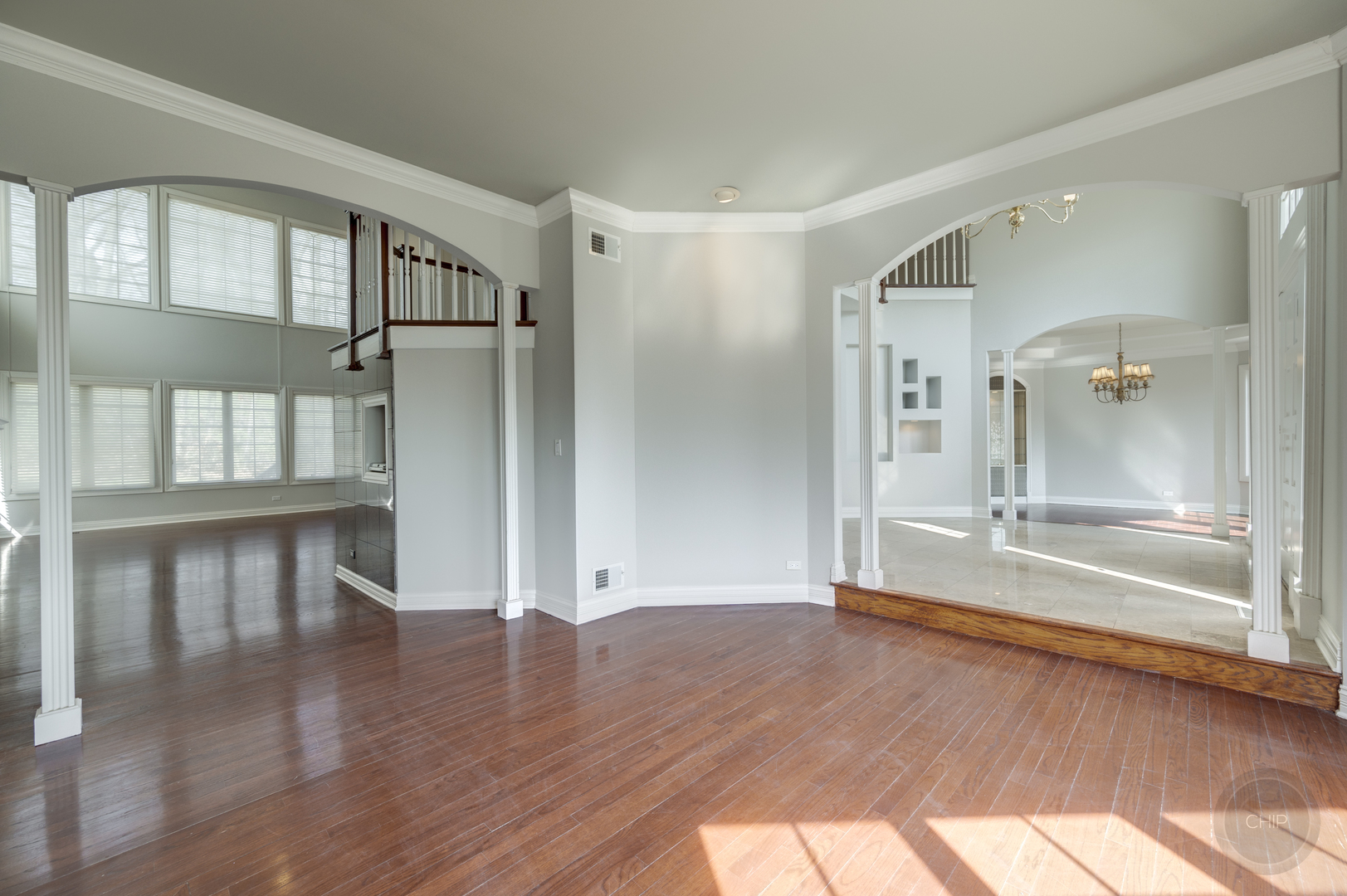 8S320 Hampton Circle