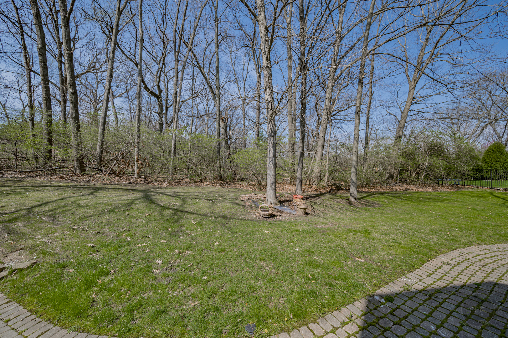 8S320 Hampton Circle