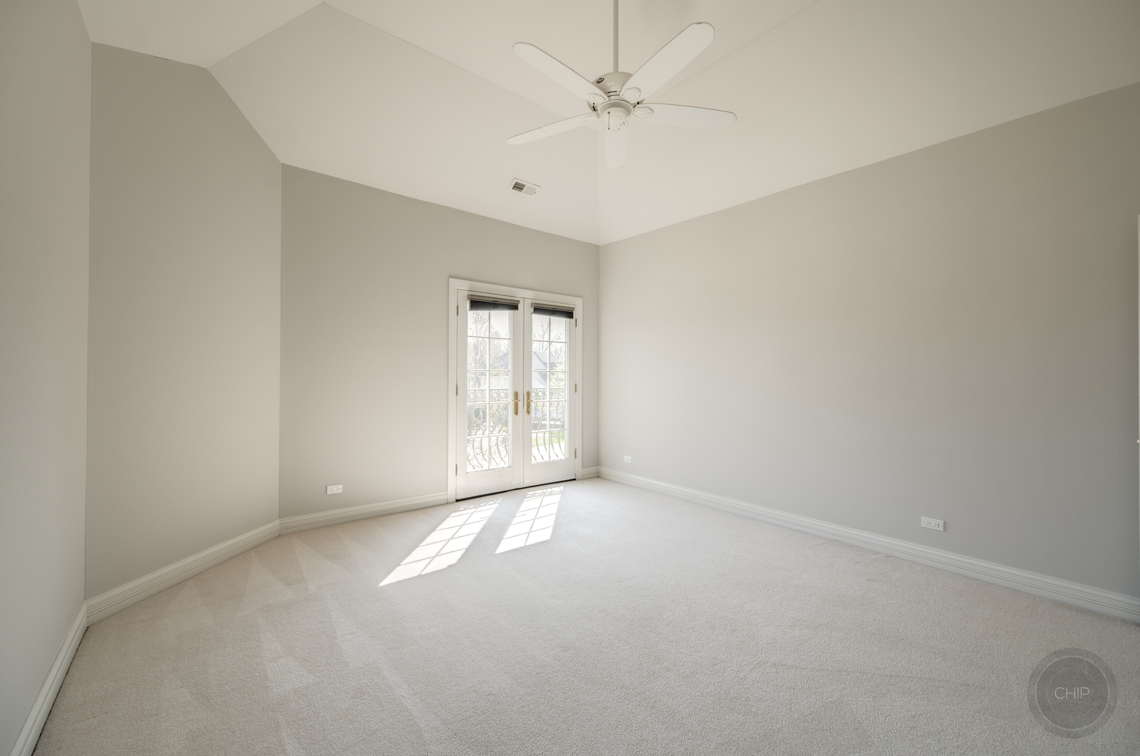 8S320 Hampton Circle