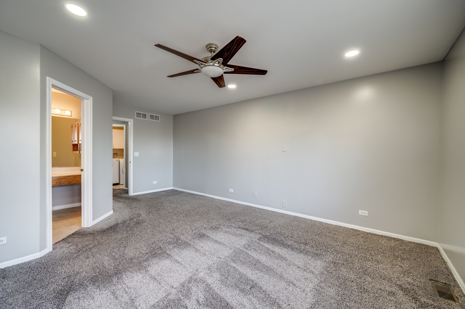 4055 Blackstone Drive Unit: 4055