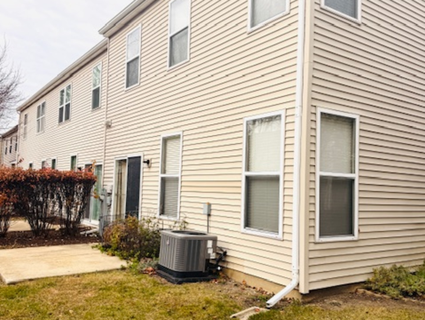 4055 Blackstone Drive Unit: 4055