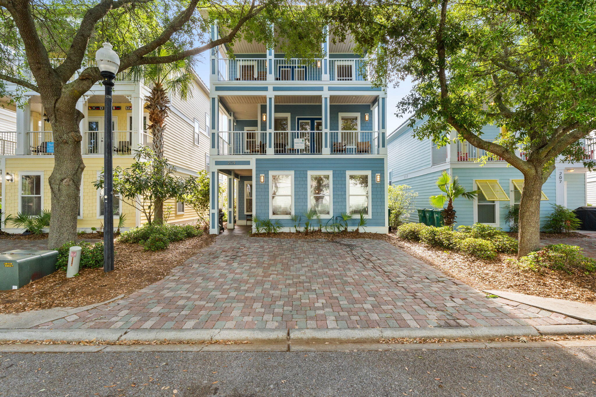 209 E Grand Key Loop