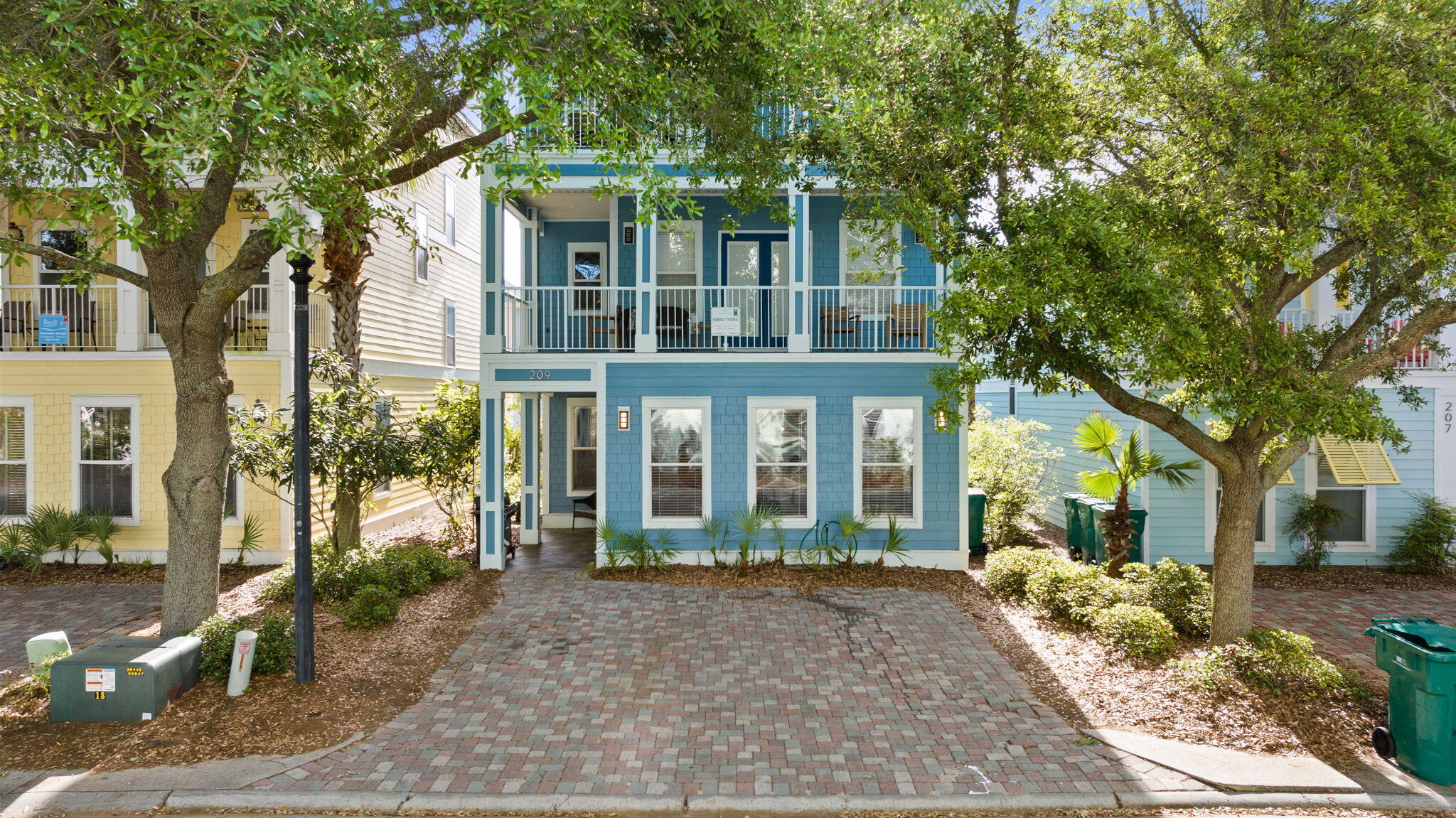 209 E Grand Key Loop