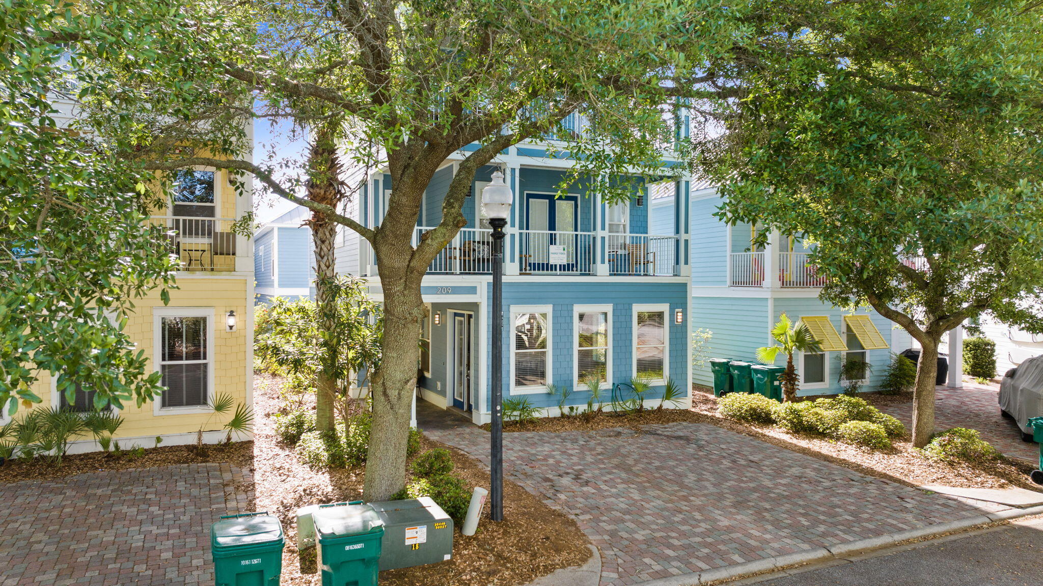209 E Grand Key Loop