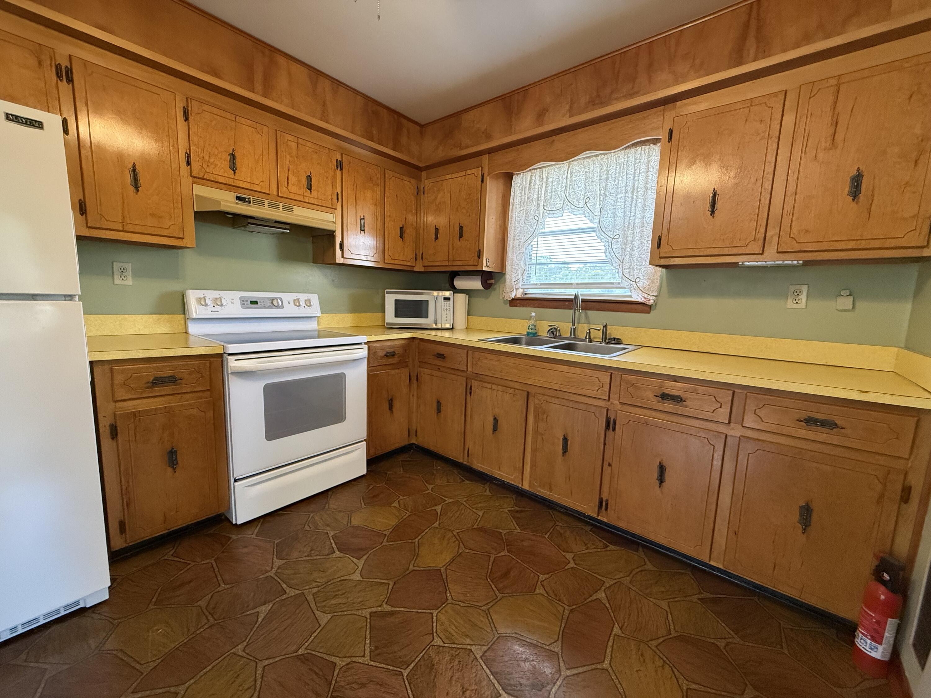 82 E Daisy Lane, DeFuniak Springs