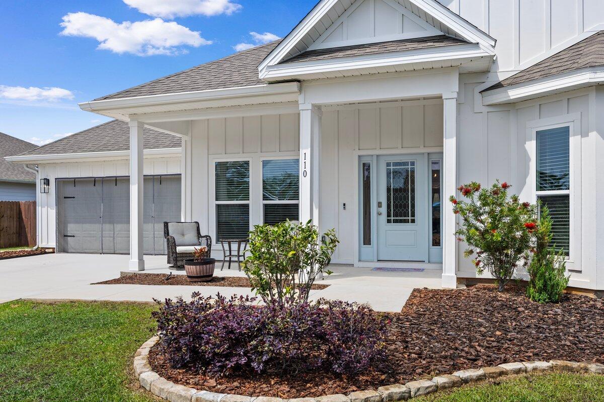 110 E Oak Trees Lane
