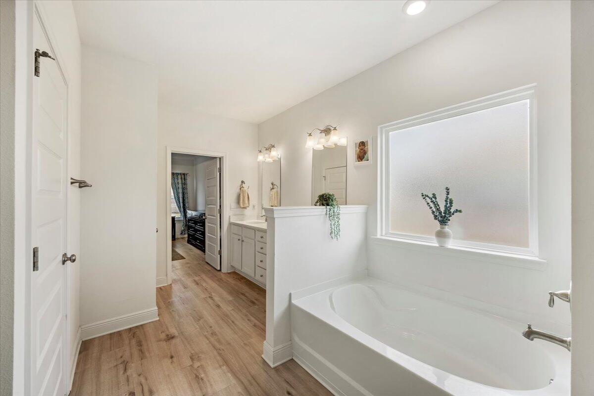 110 E Oak Trees Lane
