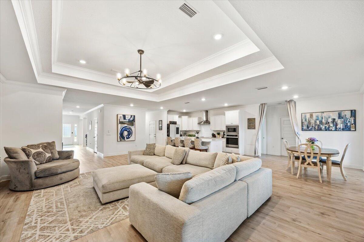 110 E Oak Trees Lane