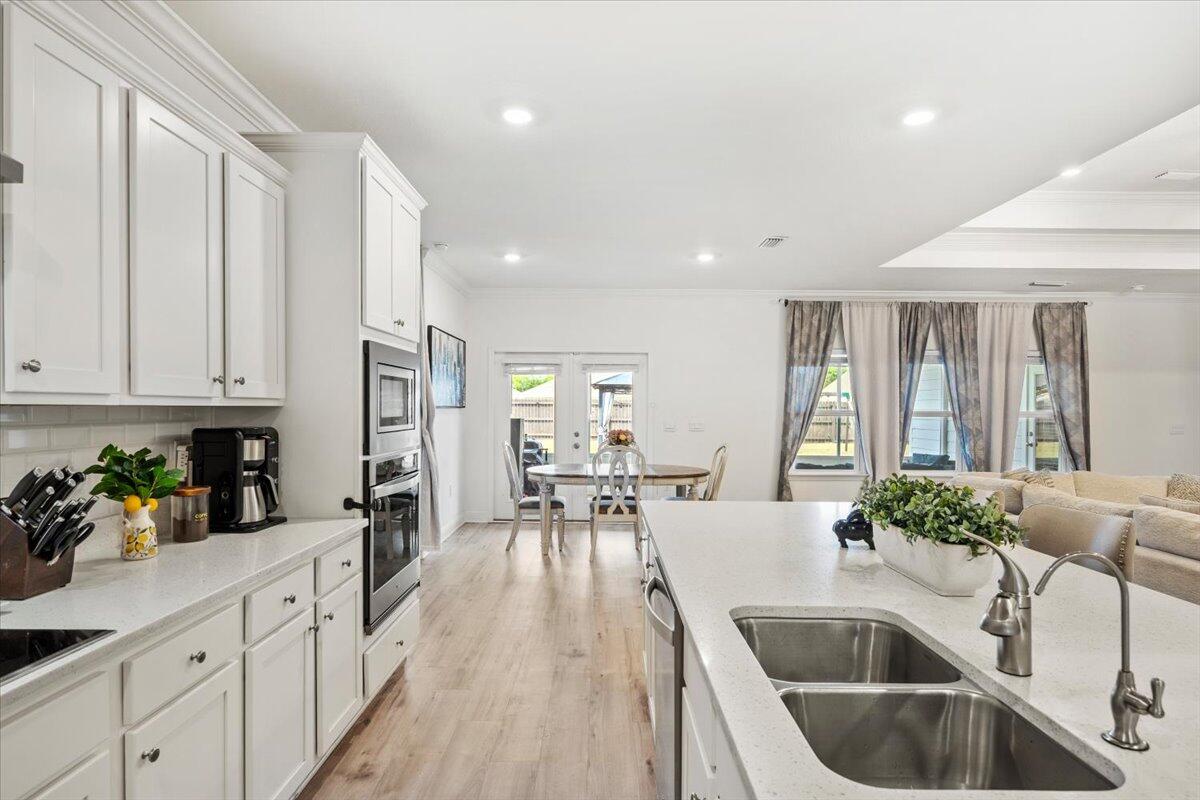 110 E Oak Trees Lane