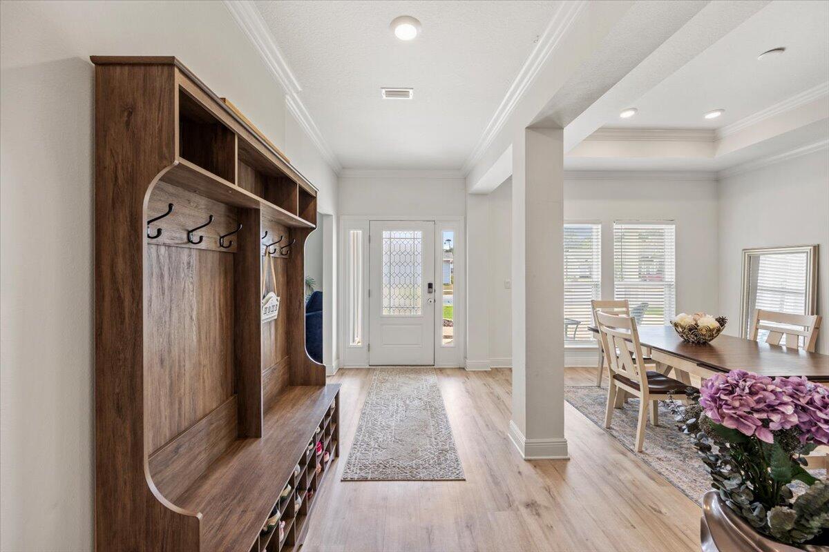 110 E Oak Trees Lane