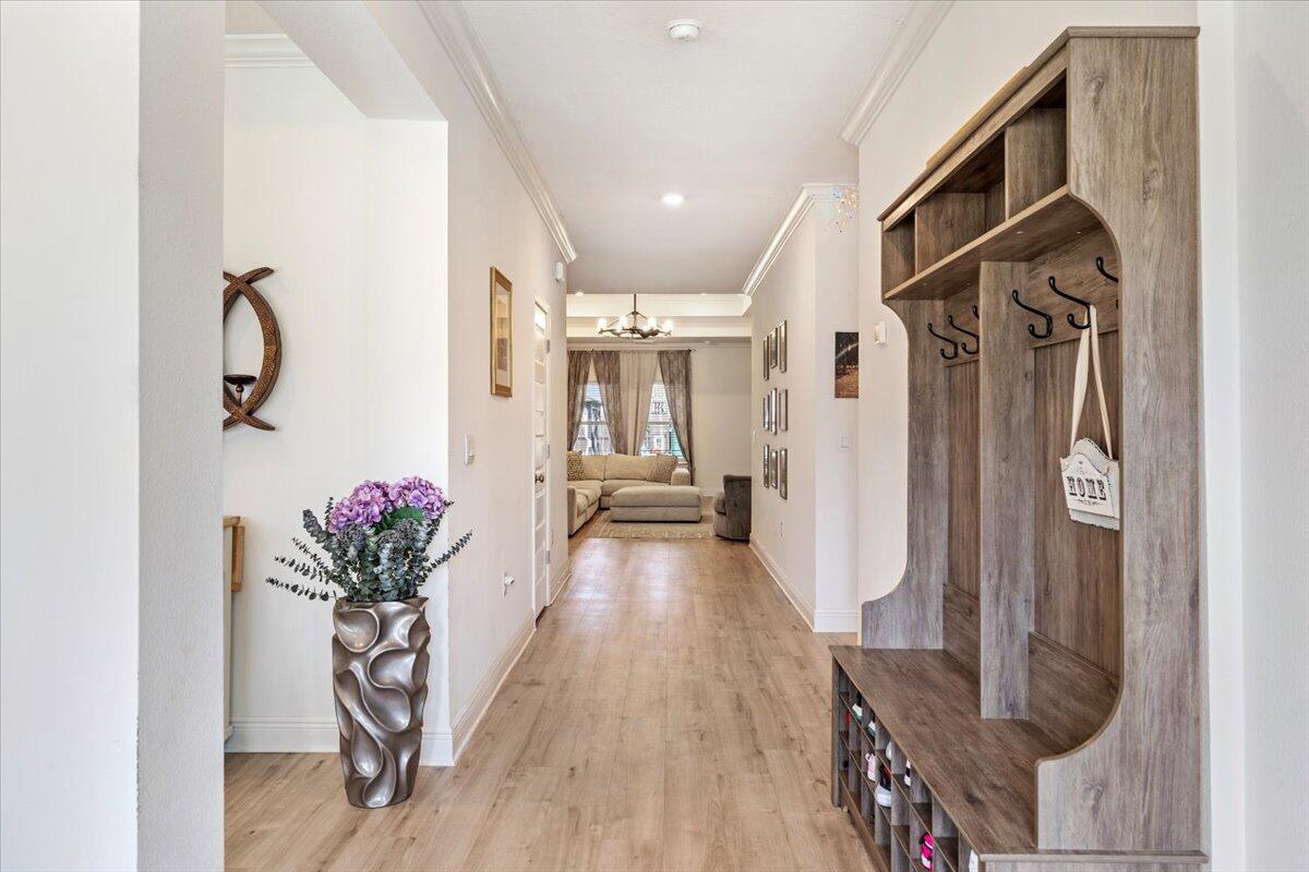 110 E Oak Trees Lane