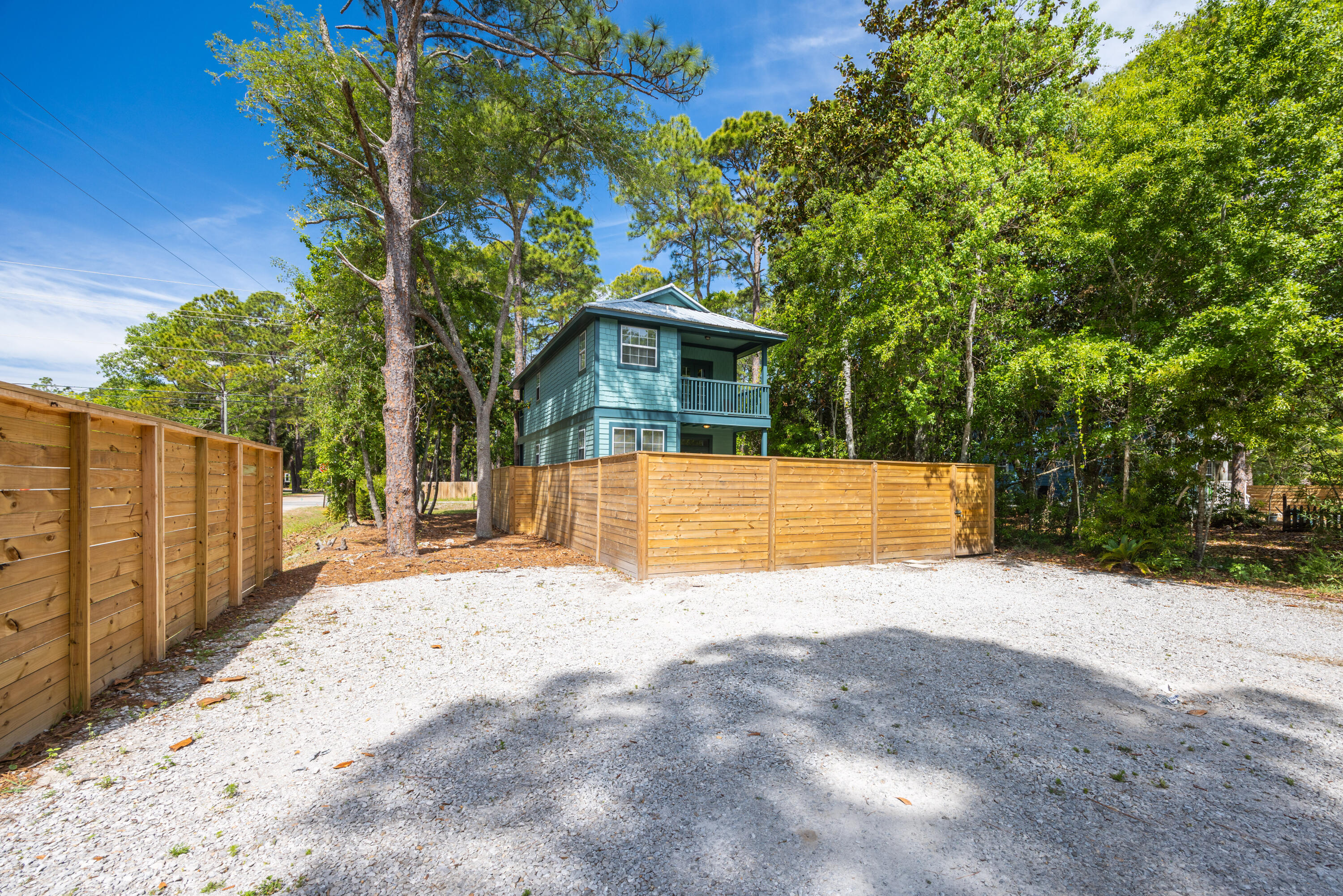 1562 N County Highway 393