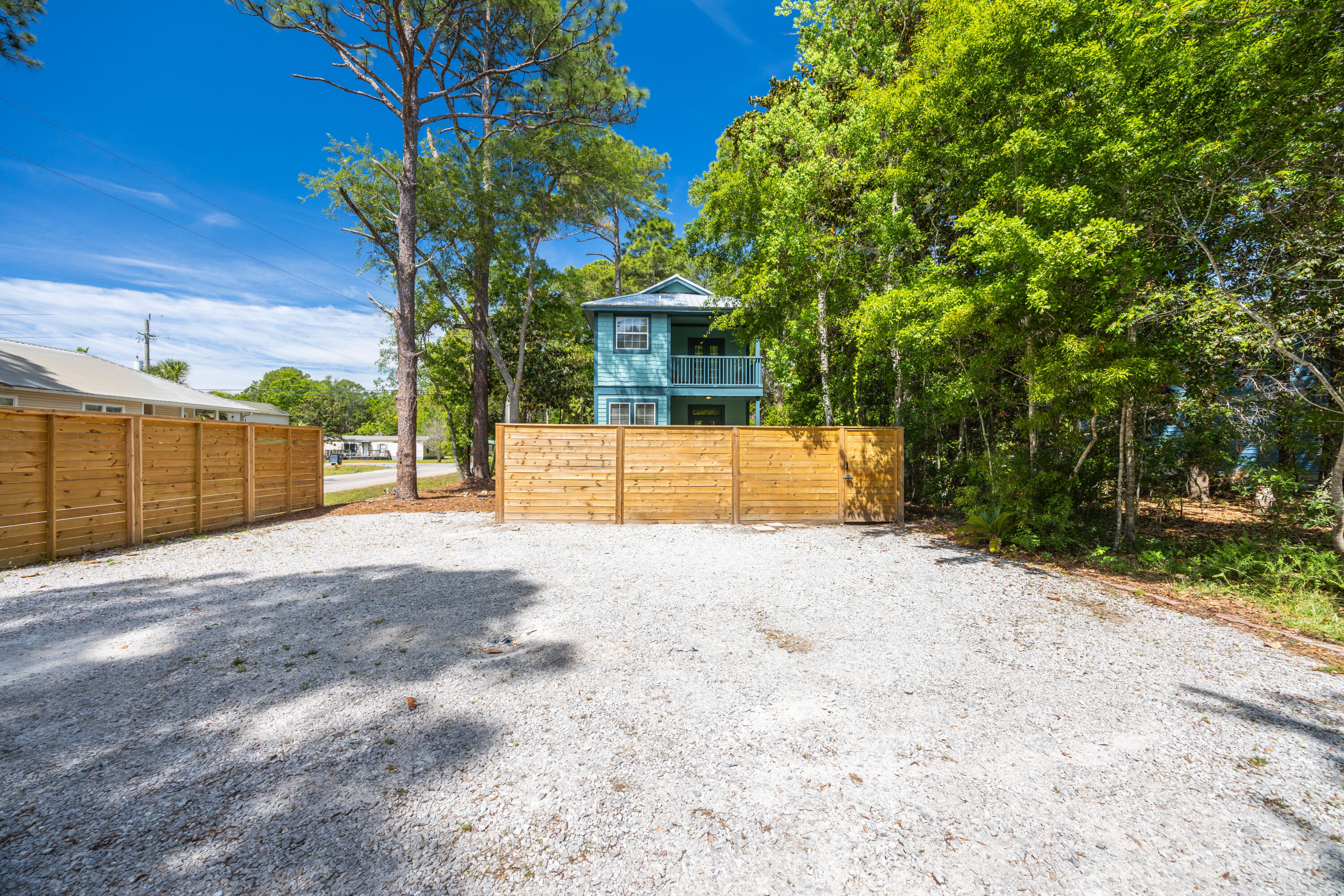 1562 N County Highway 393