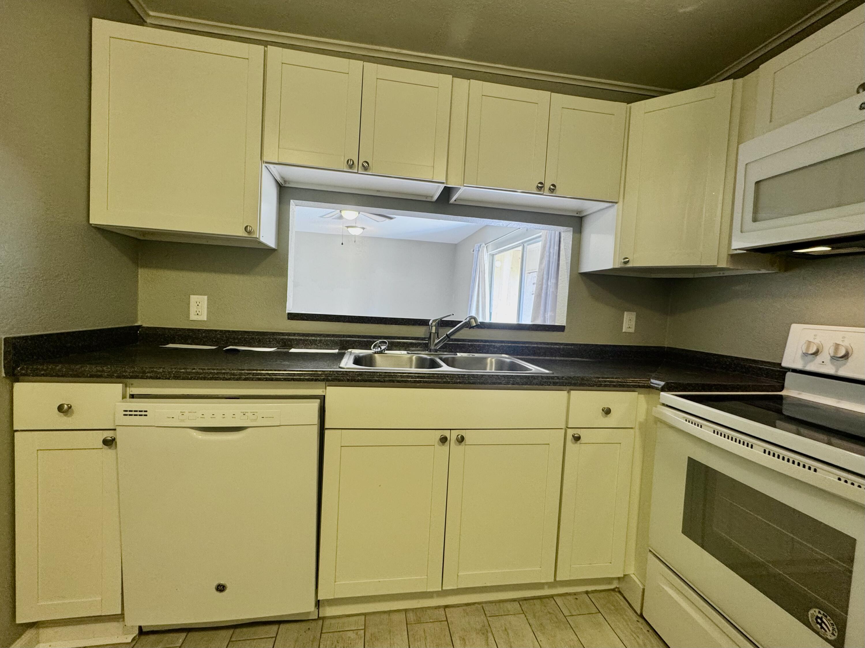 401 NW Marshall Court 2