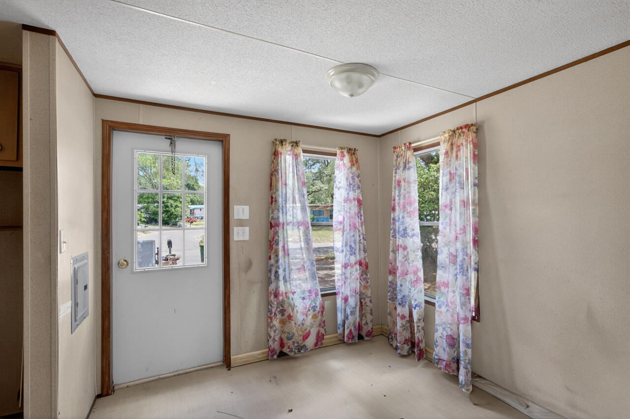 1037 Everglade Drive