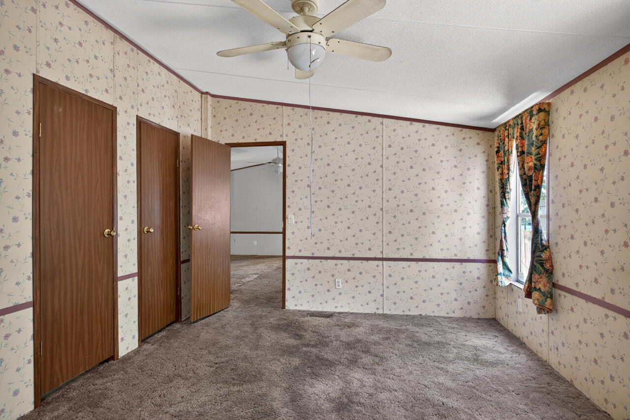 1037 Everglade Drive