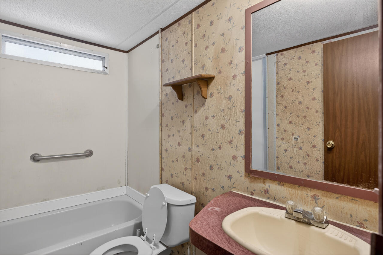 1037 Everglade Drive