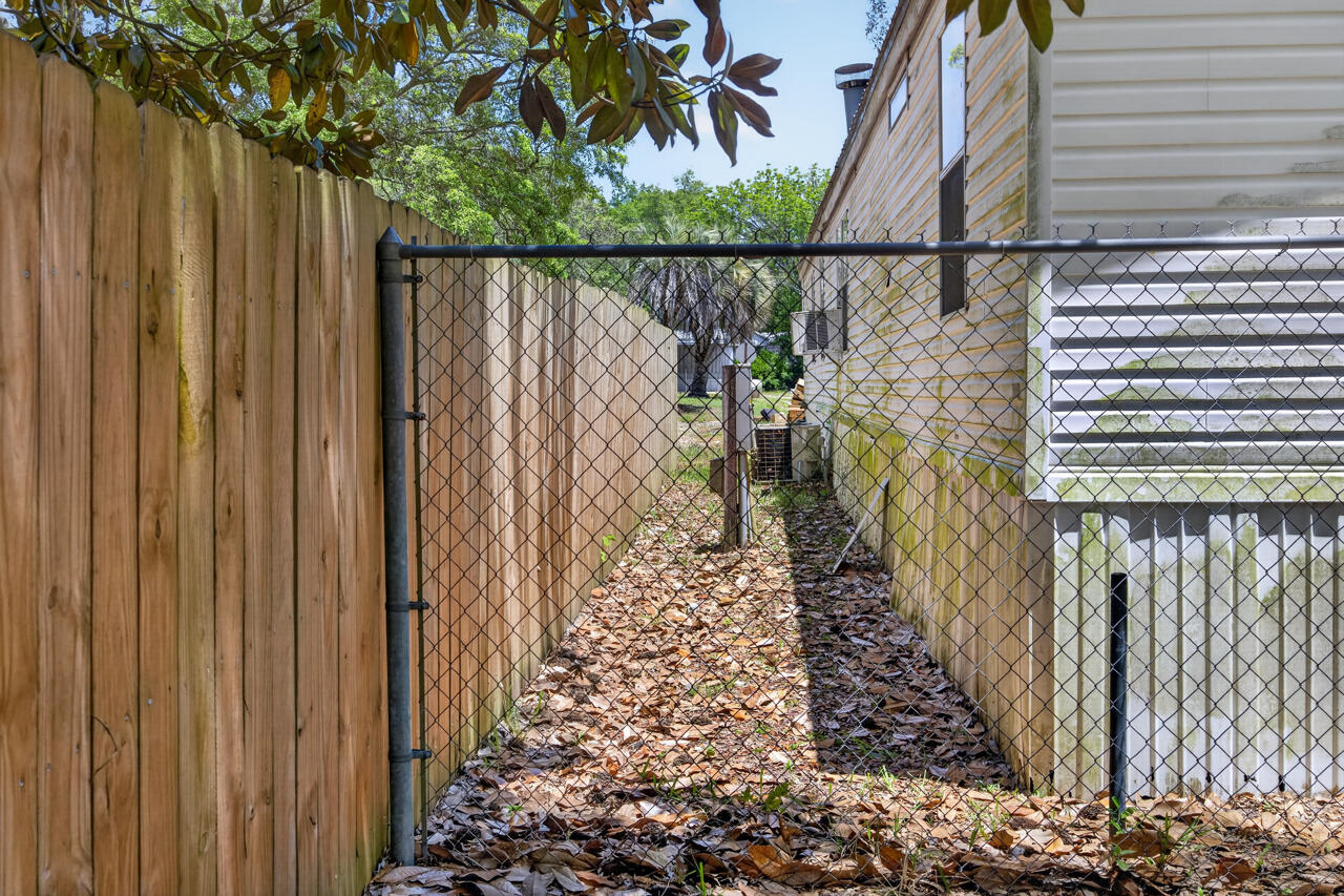 1037 Everglade Drive