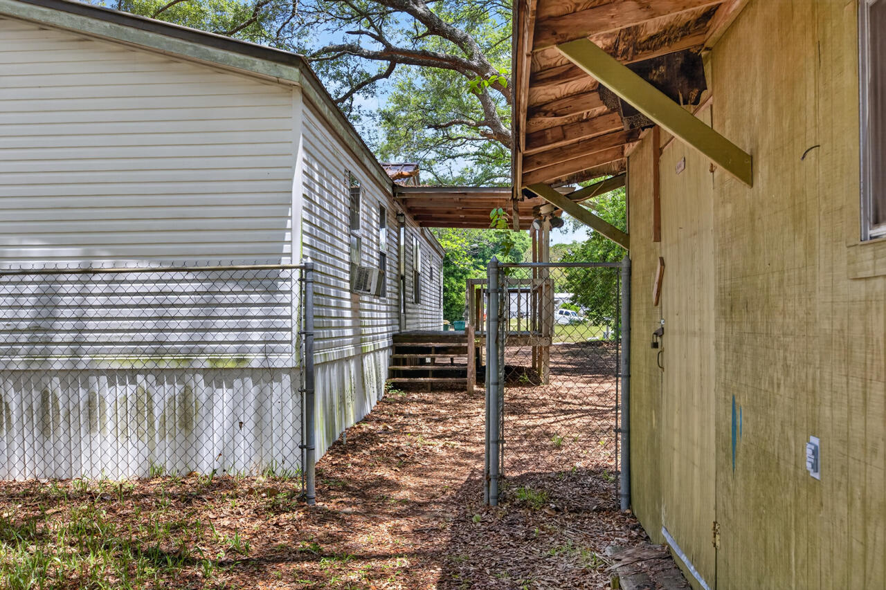 1037 Everglade Drive