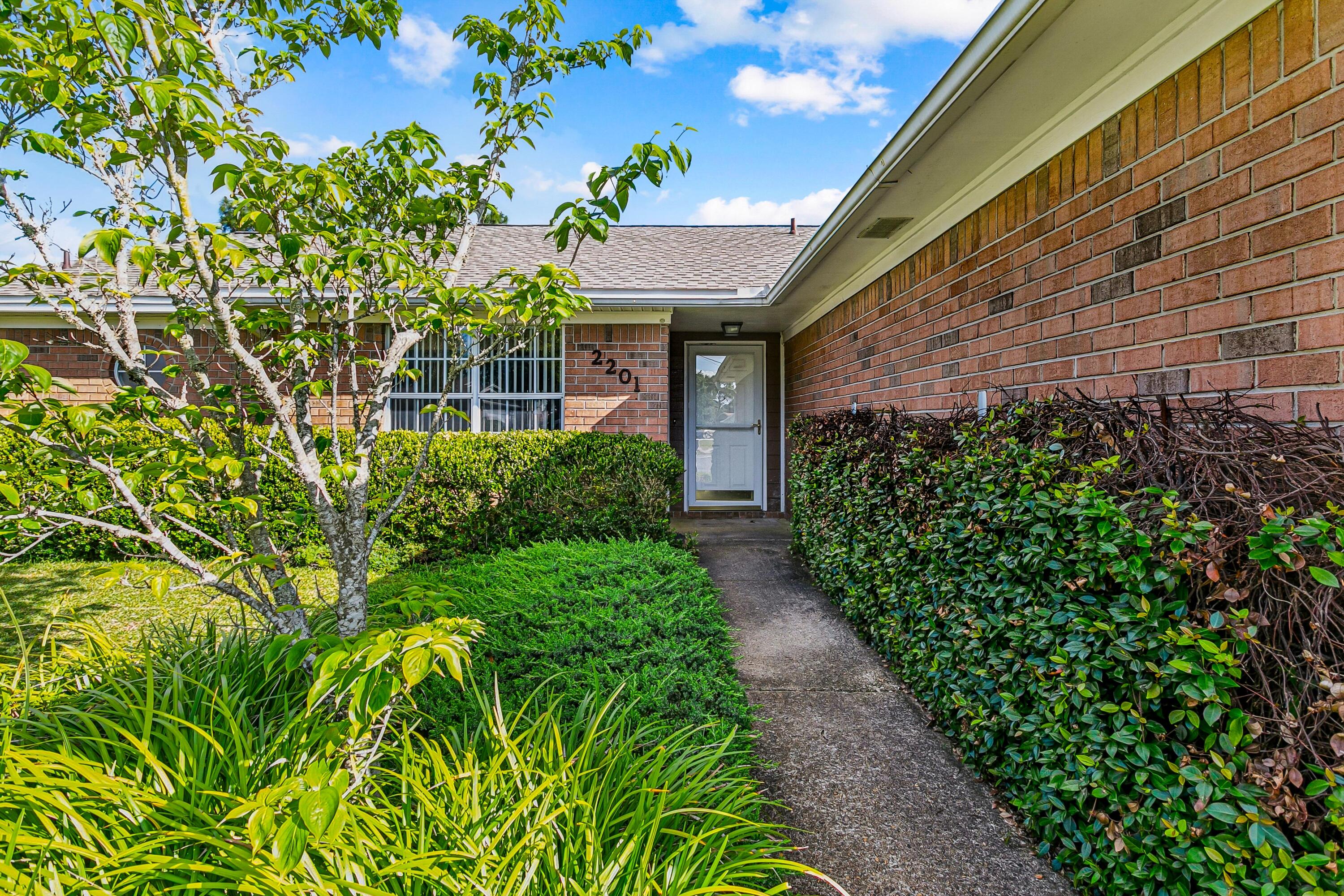 2201 Wedgewood Court