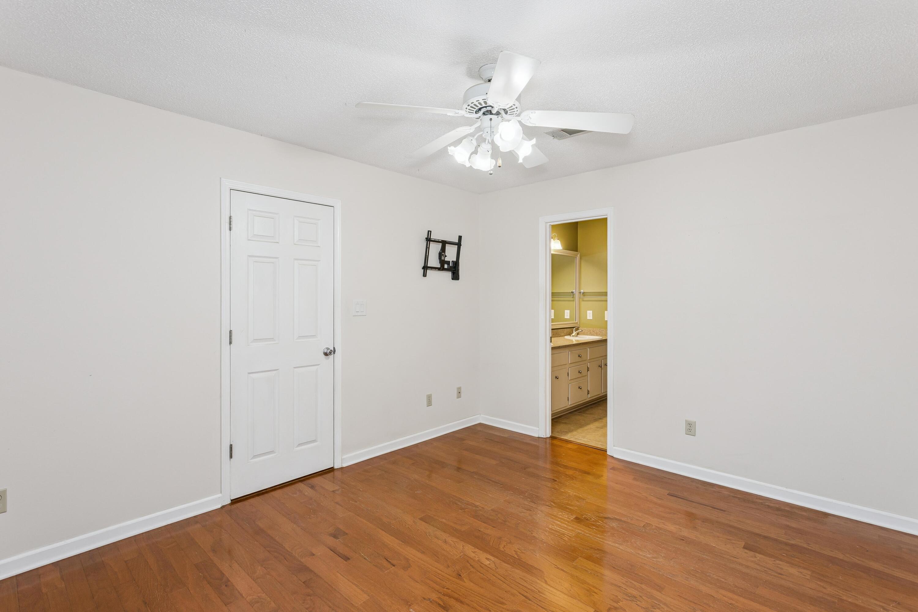 2201 Wedgewood Court