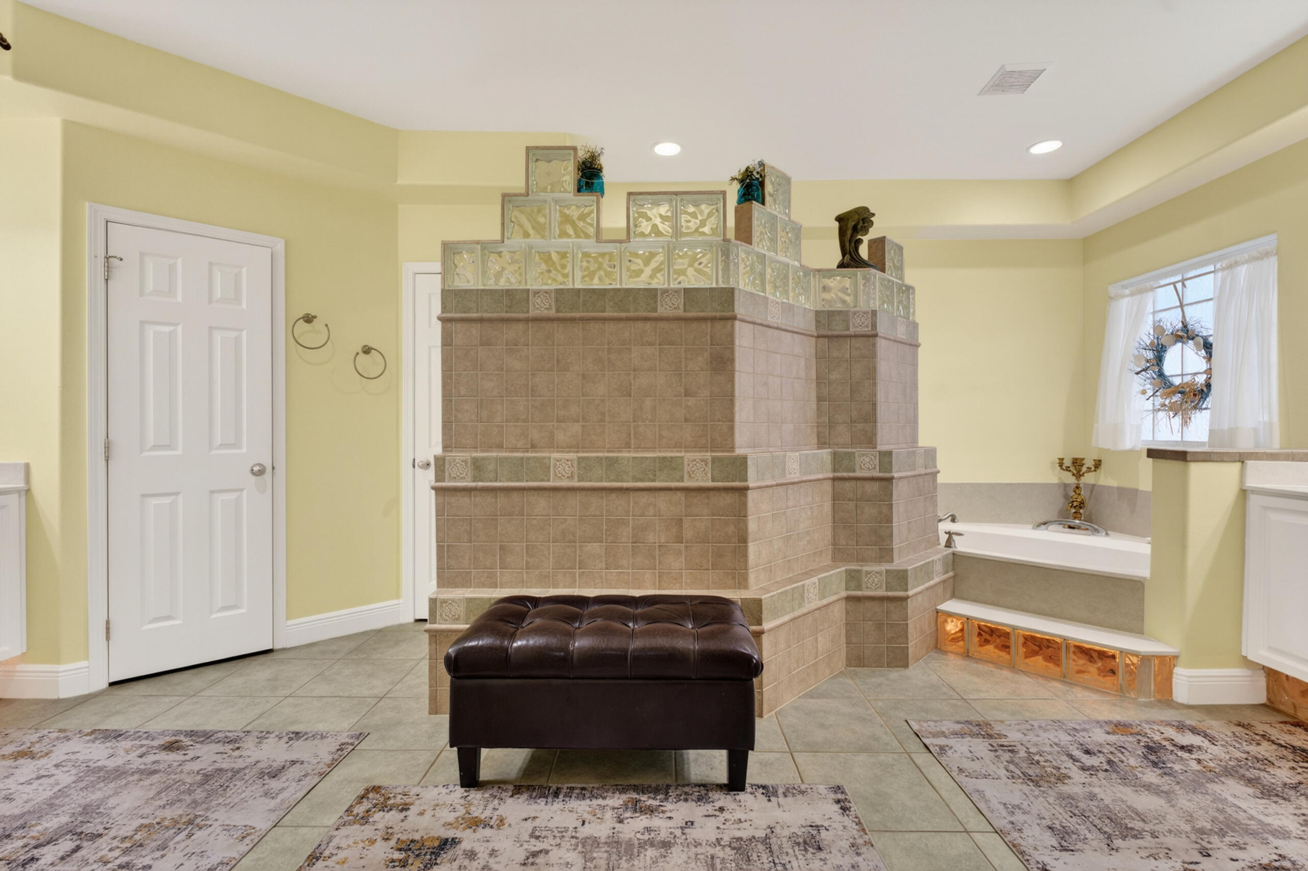 4242 Bobcat Cove