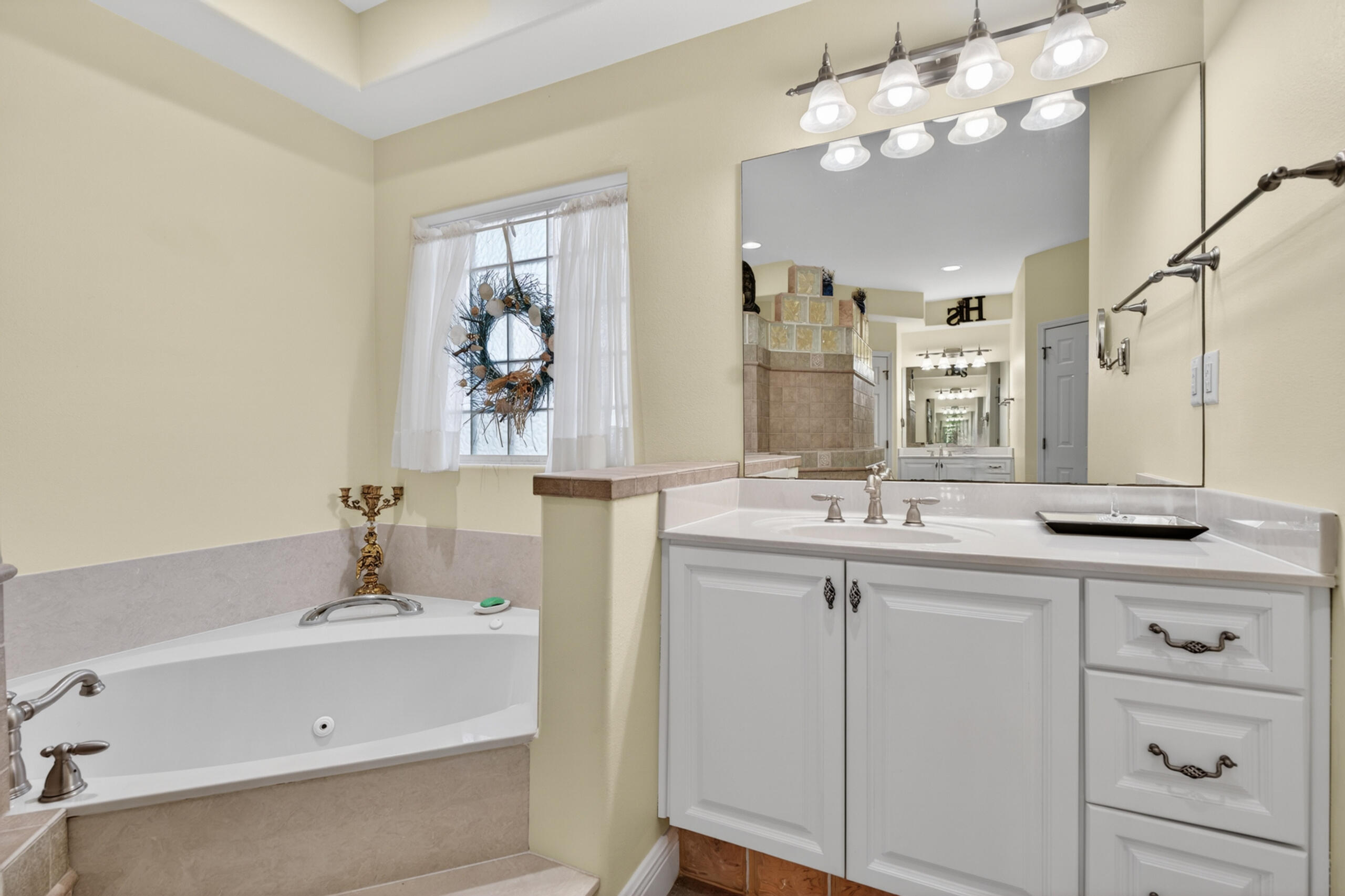 4242 Bobcat Cove