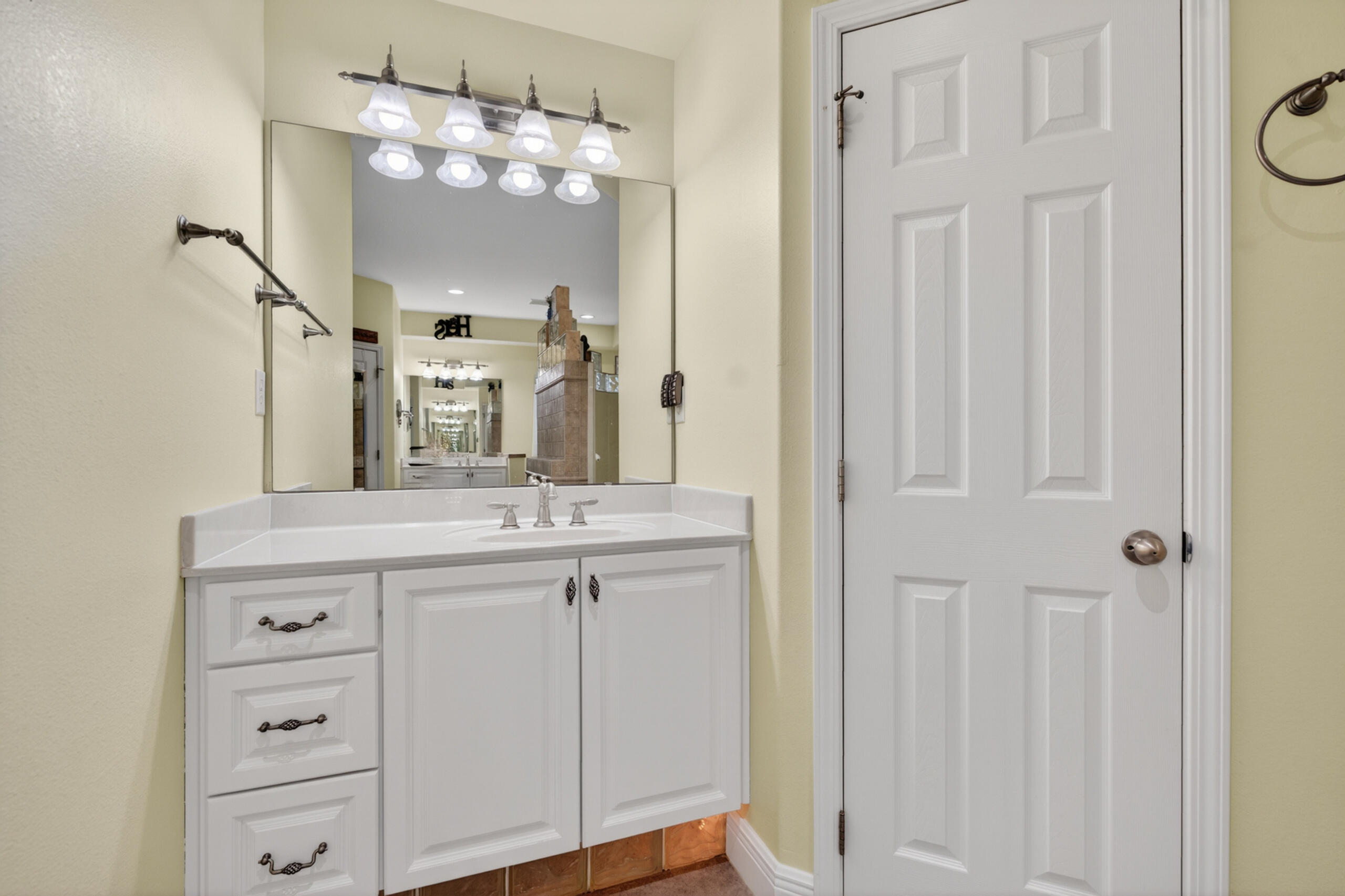4242 Bobcat Cove