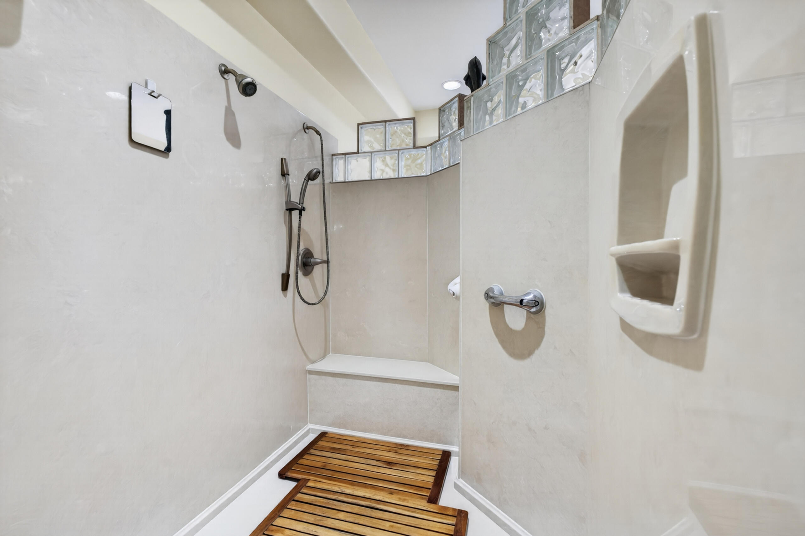 4242 Bobcat Cove