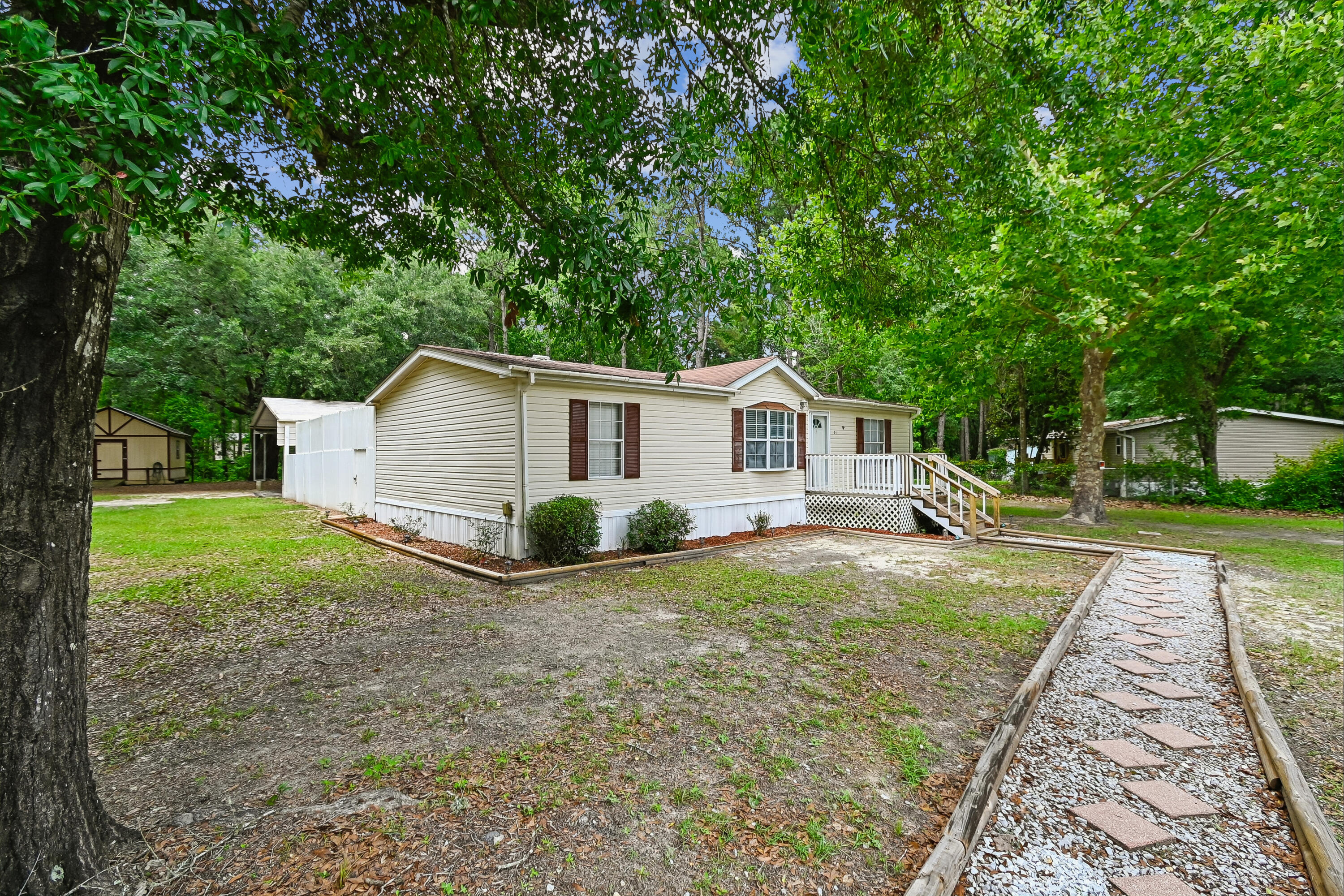 24 Oak Place