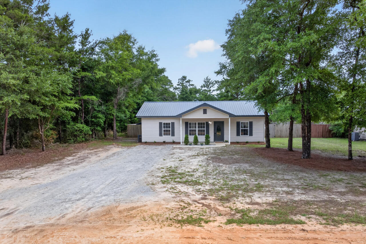226 E Cypress Avenue, DeFuniak Springs
