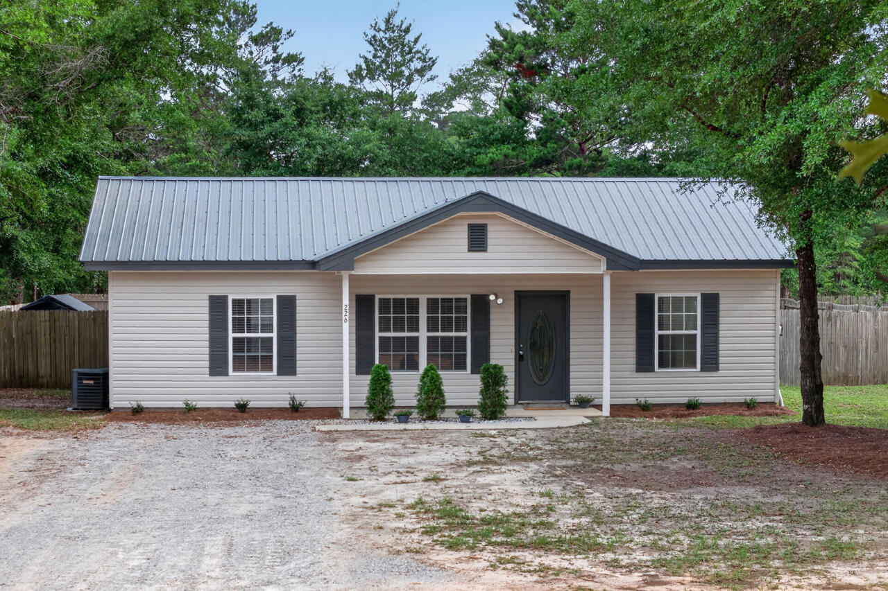 226 E Cypress Avenue, DeFuniak Springs