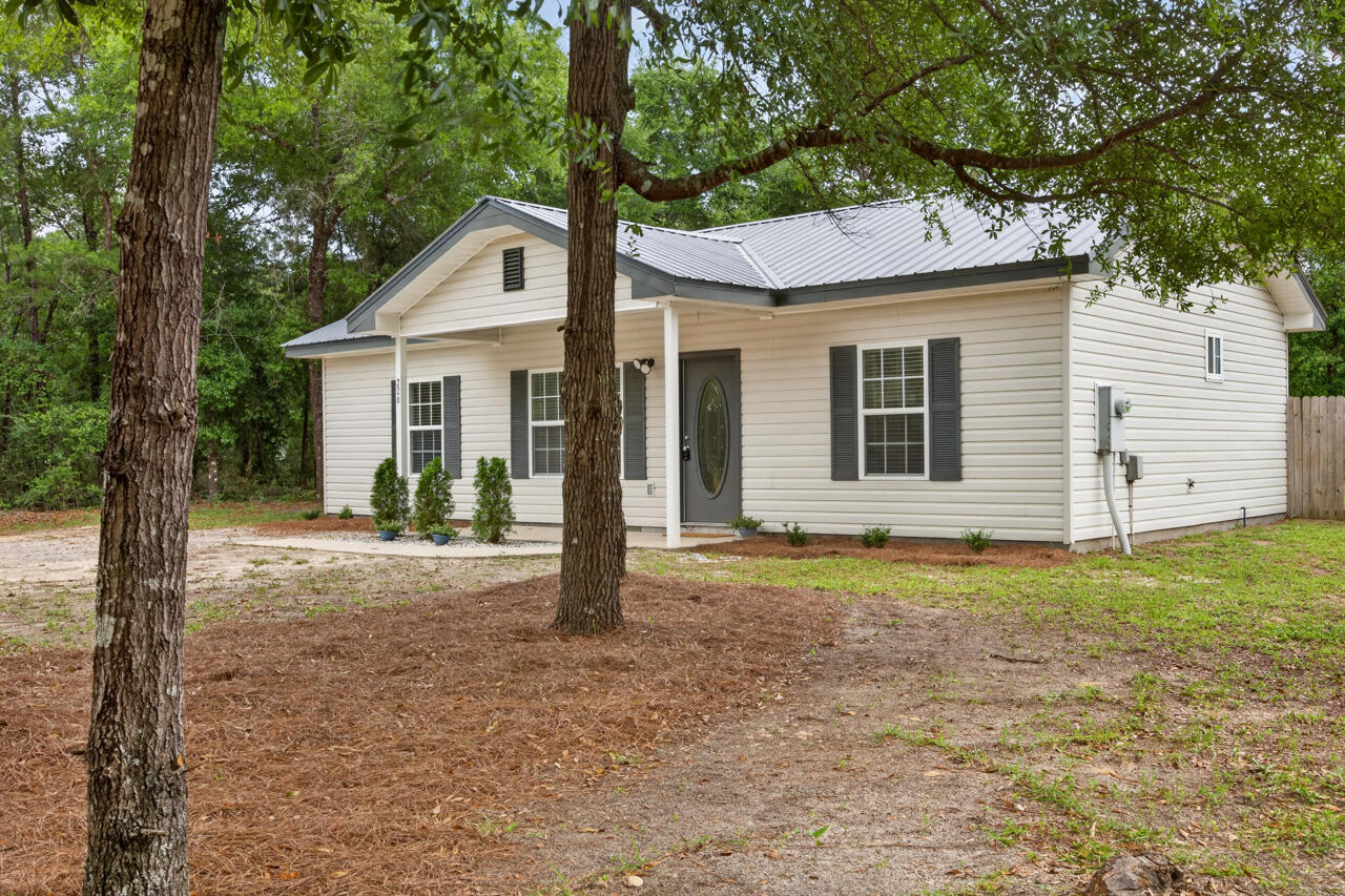 226 E Cypress Avenue, DeFuniak Springs