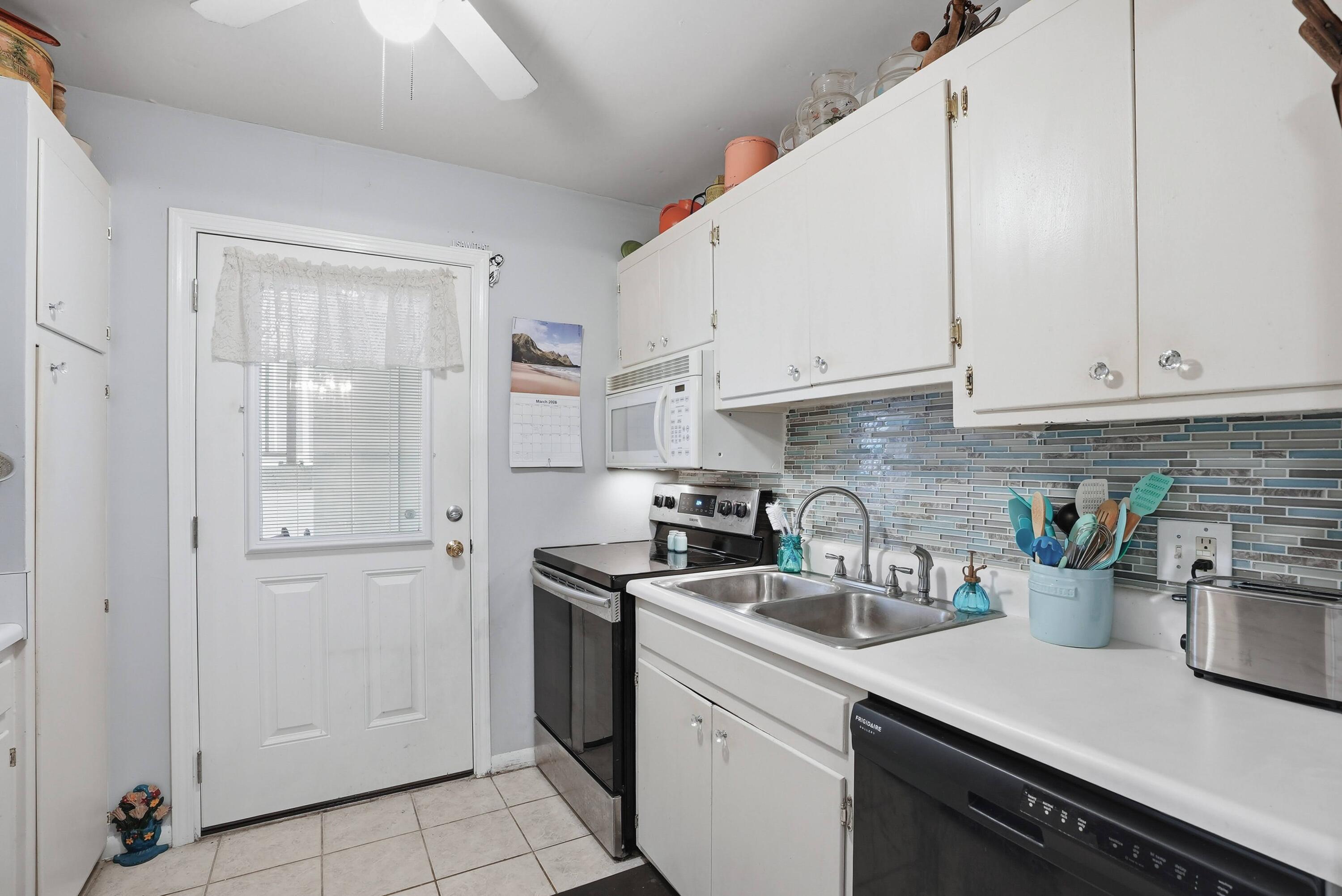 2100 W Beach Drive APT D101