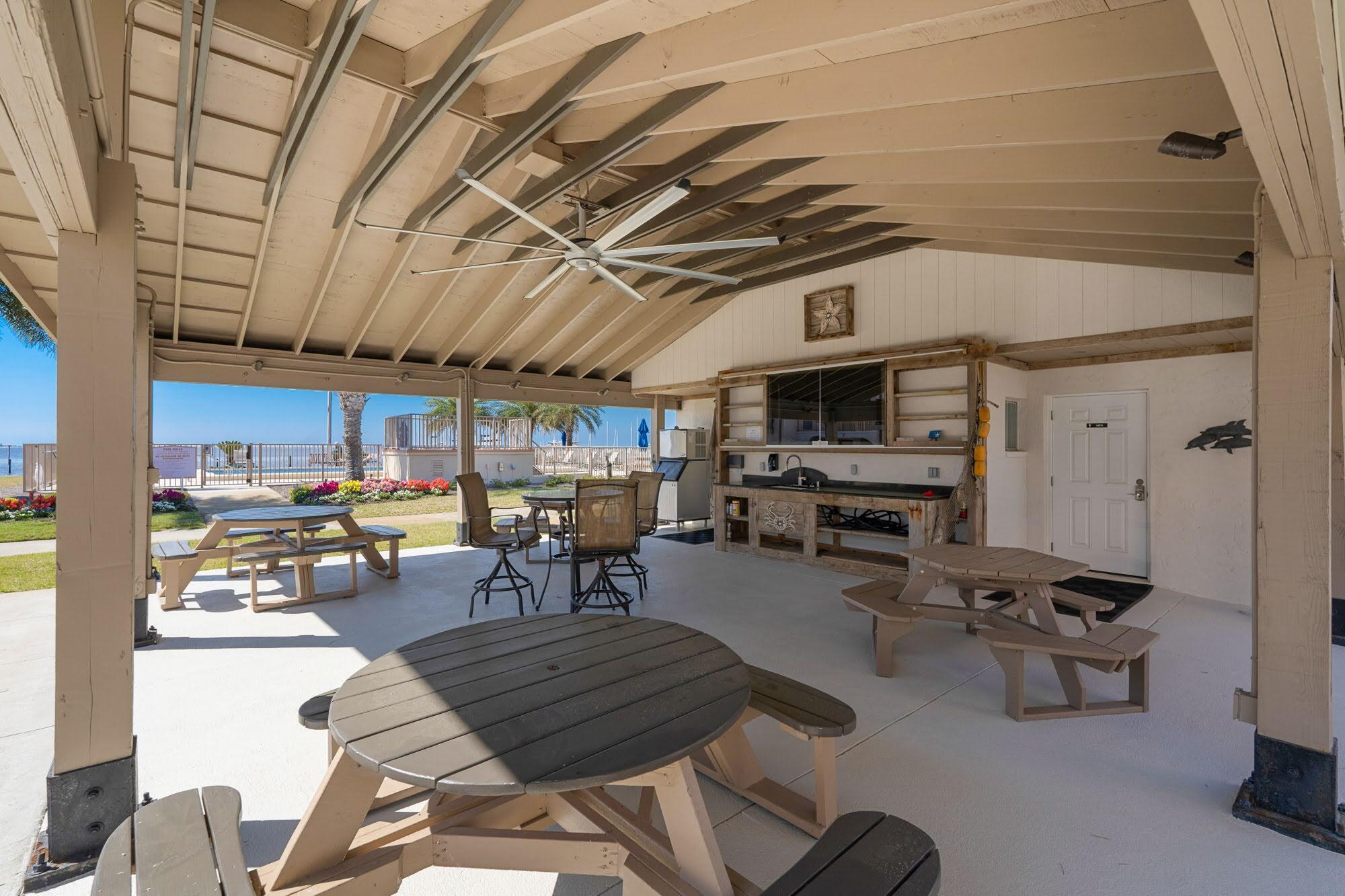 2100 W Beach Drive APT D101