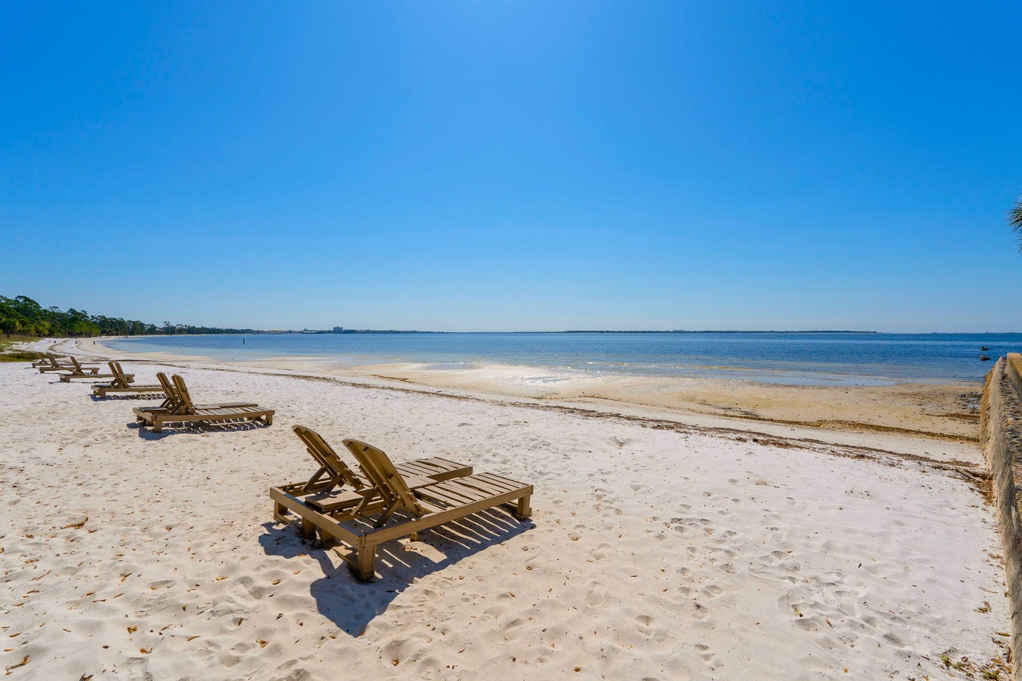 2100 W Beach Drive APT D101