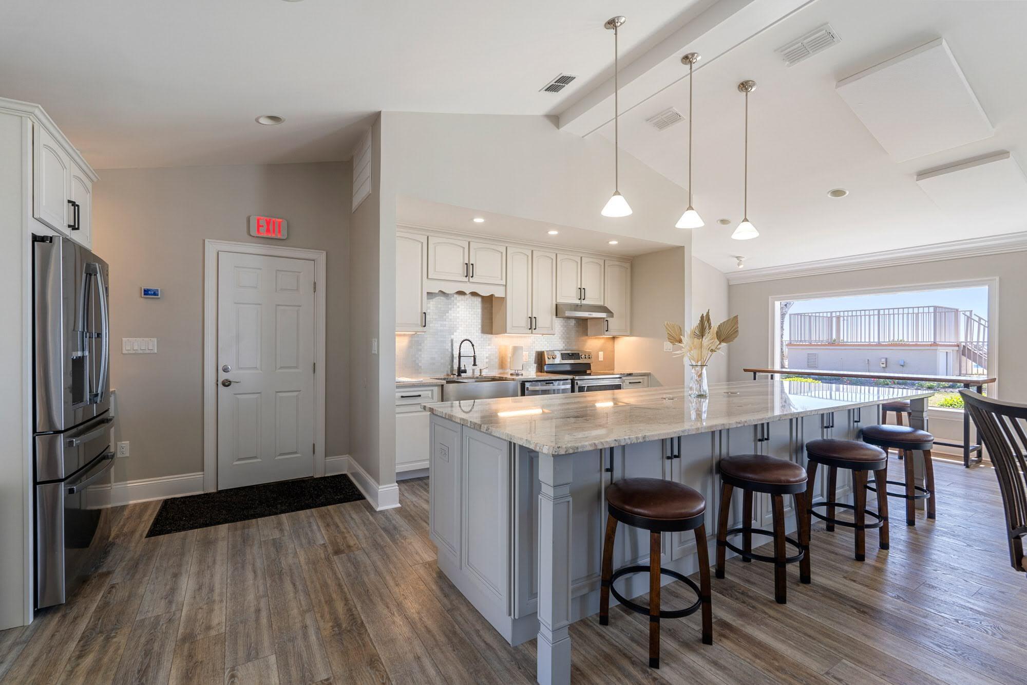 2100 W Beach Drive APT D101