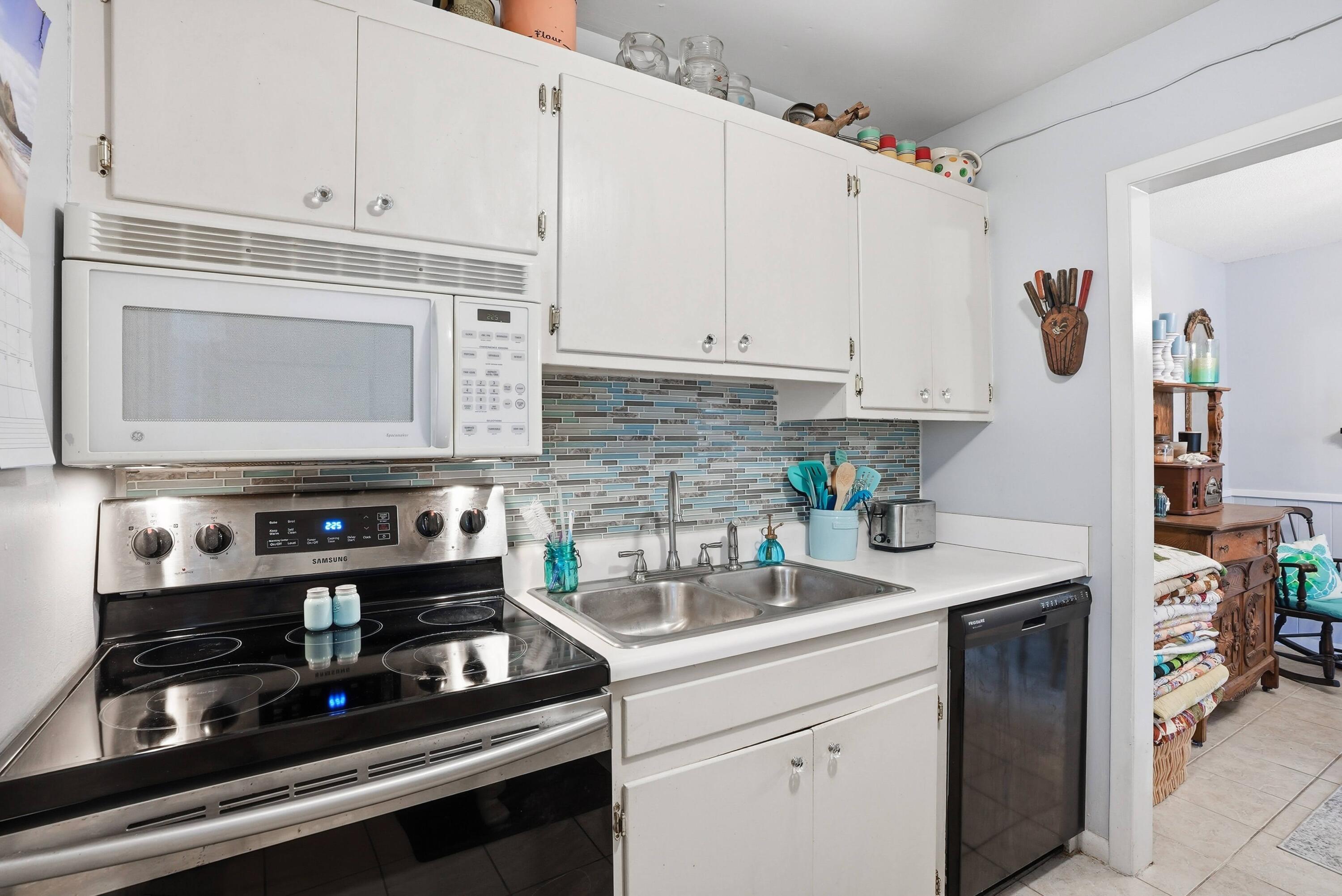 2100 W Beach Drive APT D101