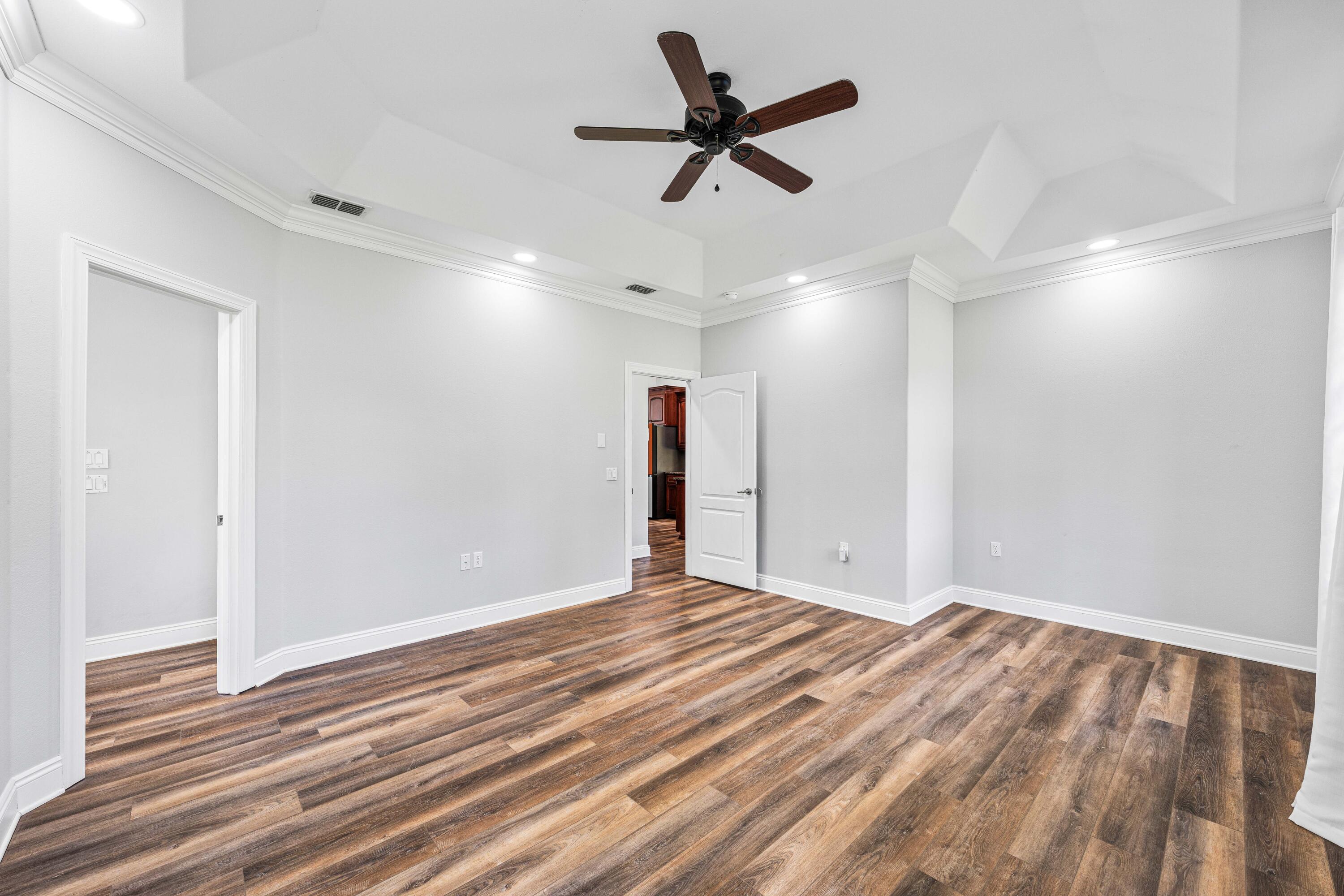 492 E Club House Drive