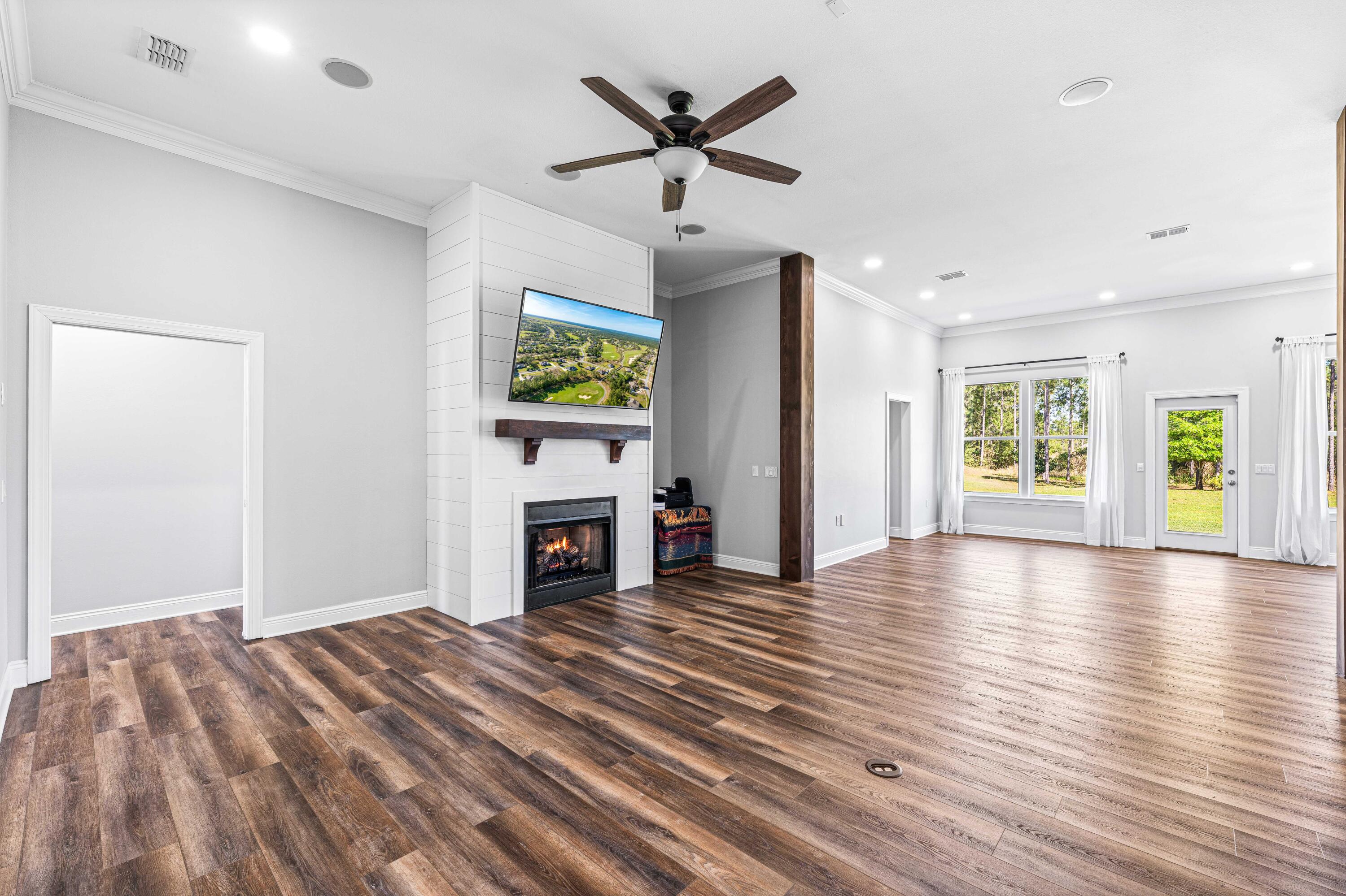 492 E Club House Drive