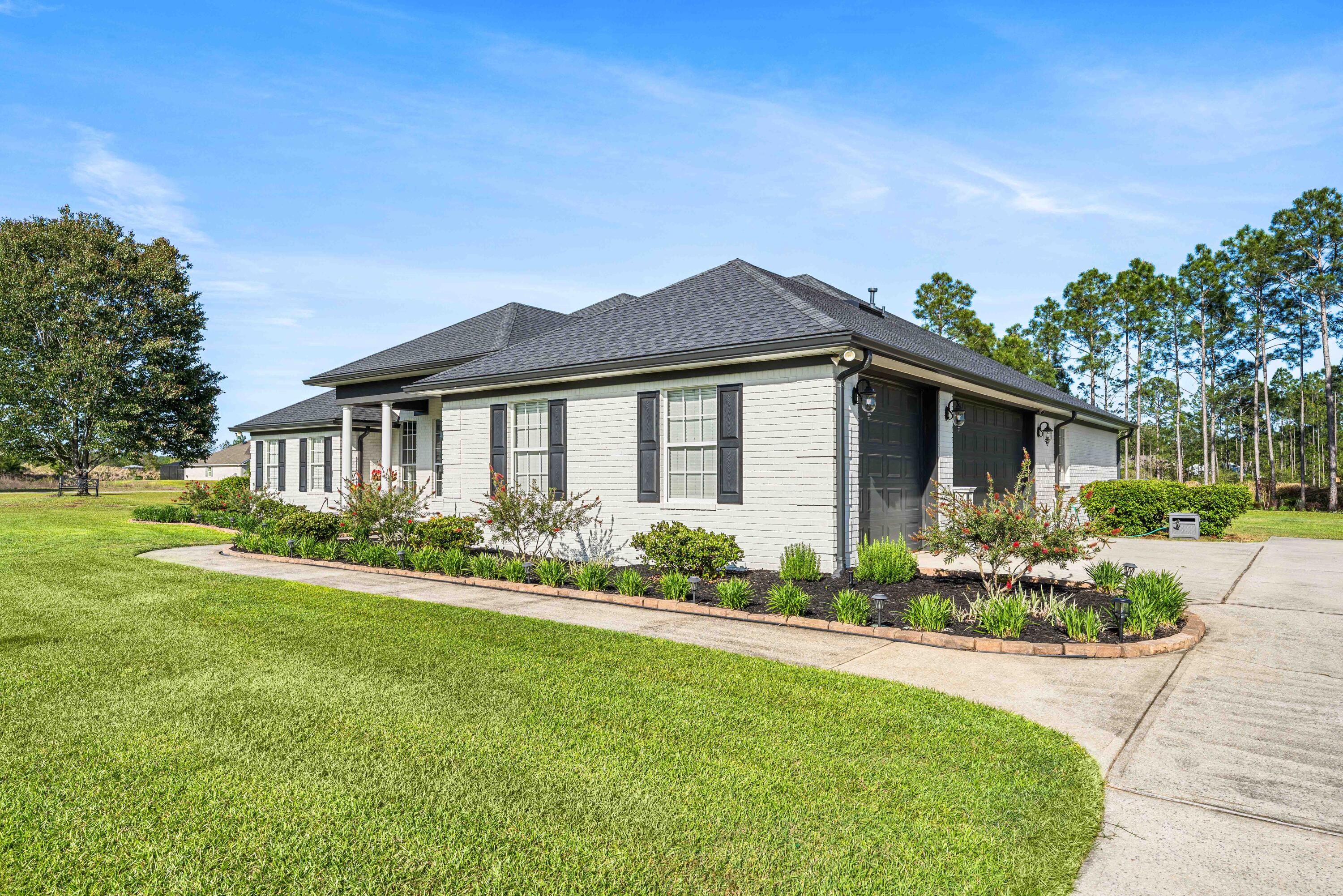492 E Club House Drive