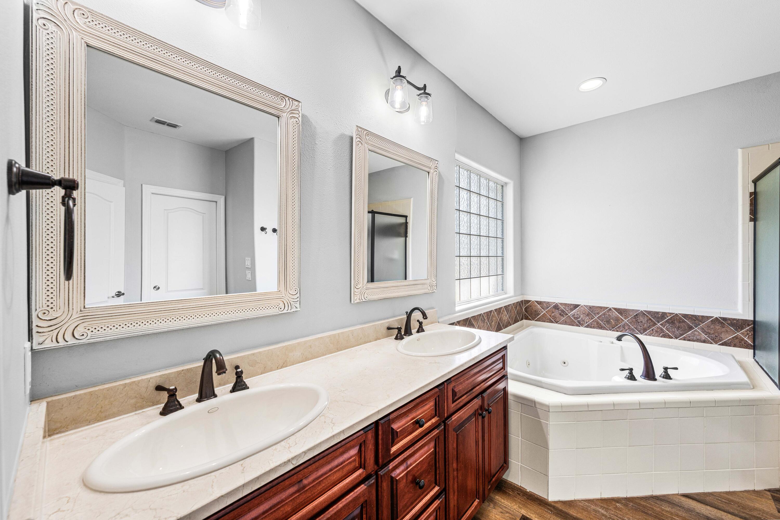 492 E Club House Drive