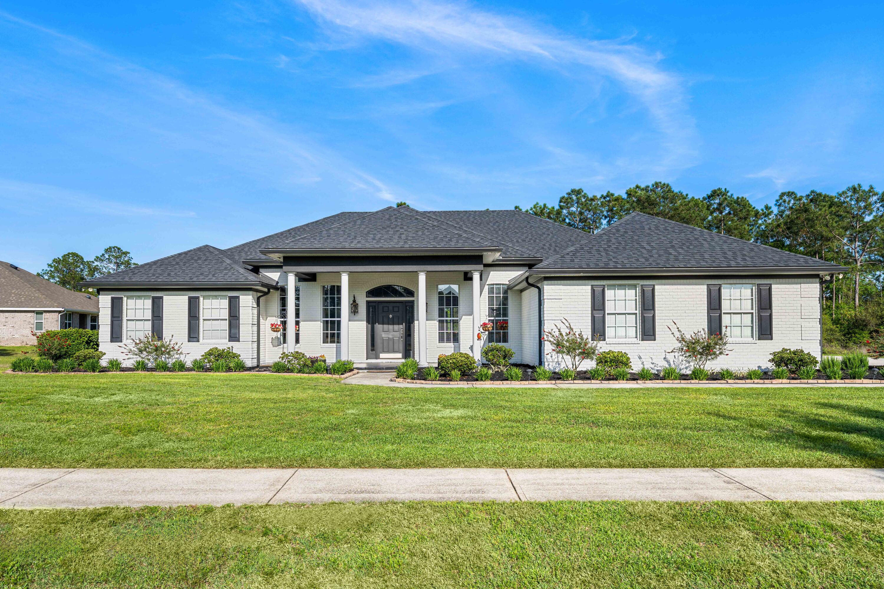 492 E Club House Drive