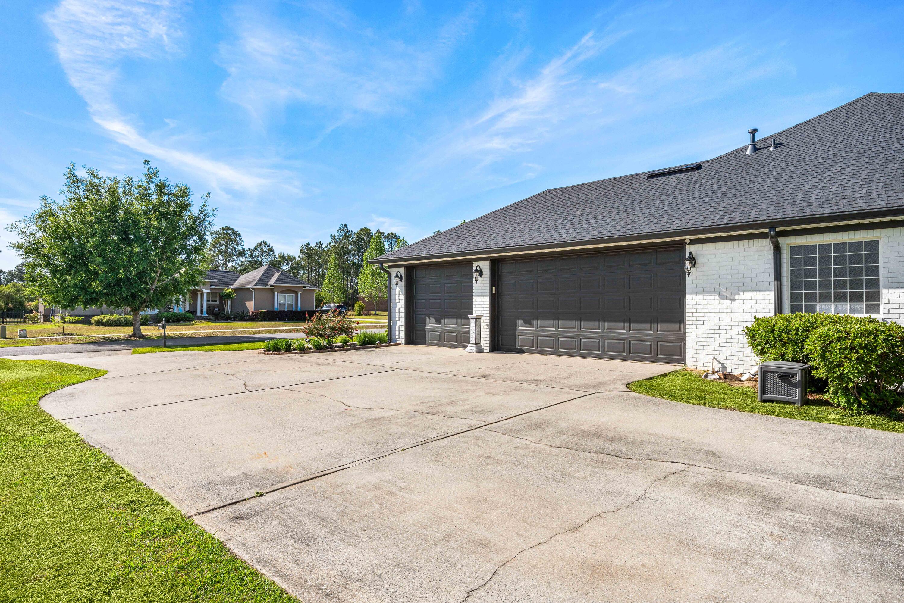 492 E Club House Drive
