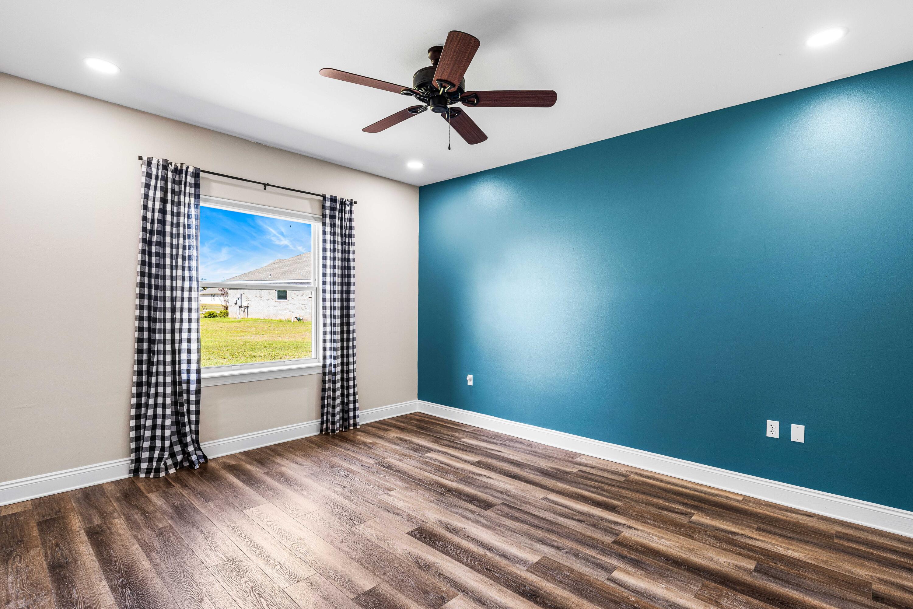 492 E Club House Drive