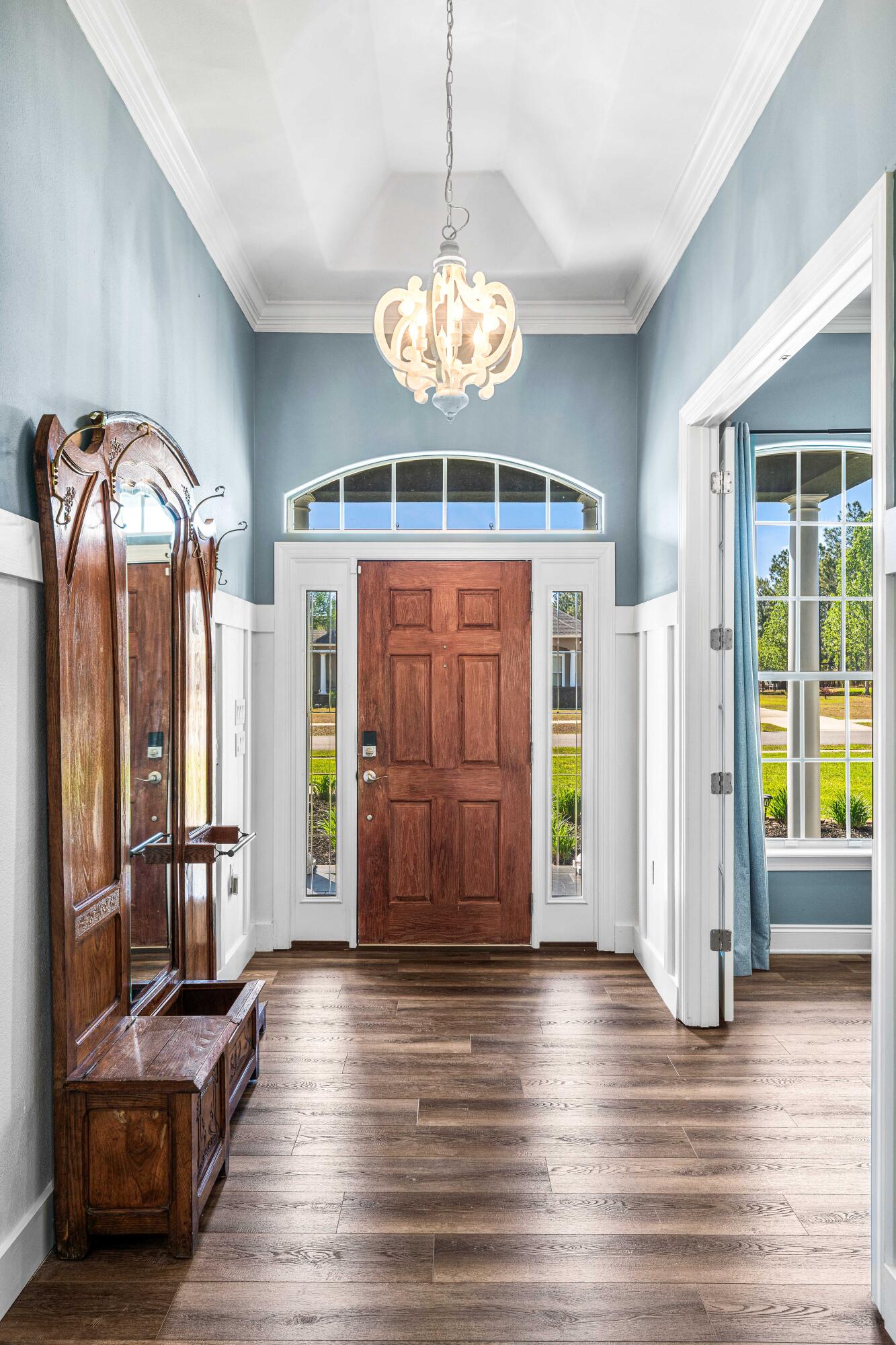 492 E Club House Drive