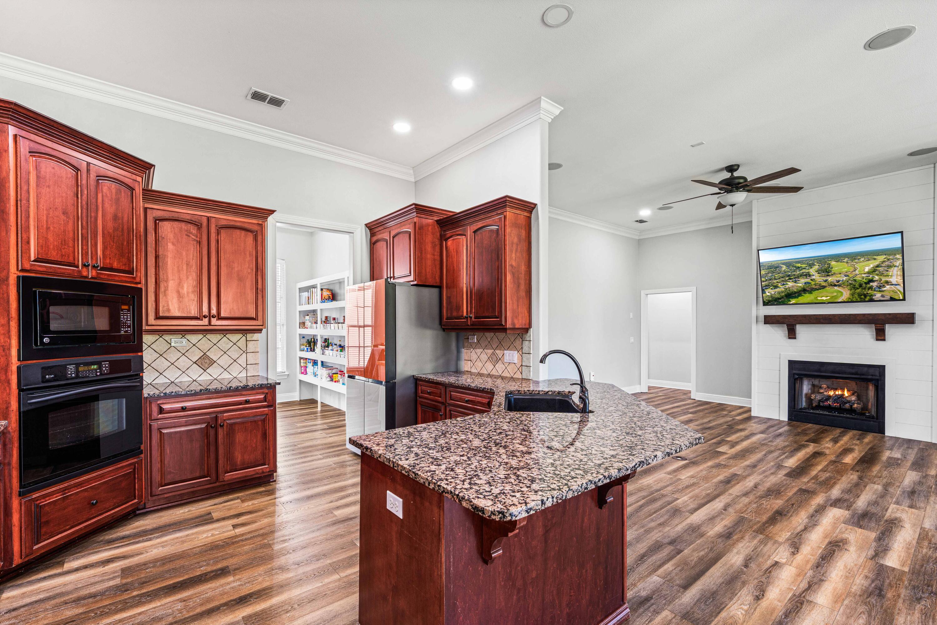 492 E Club House Drive