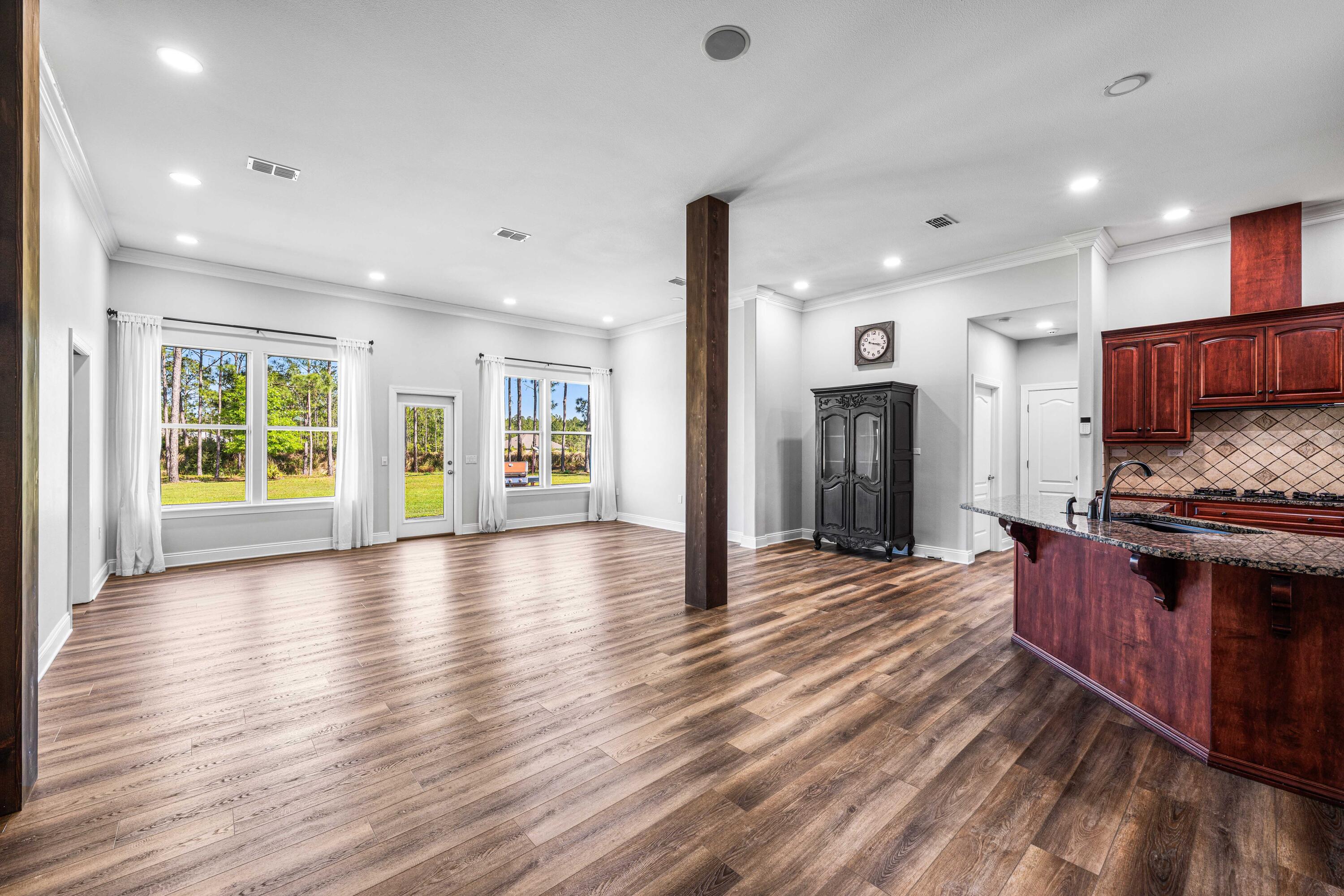 492 E Club House Drive