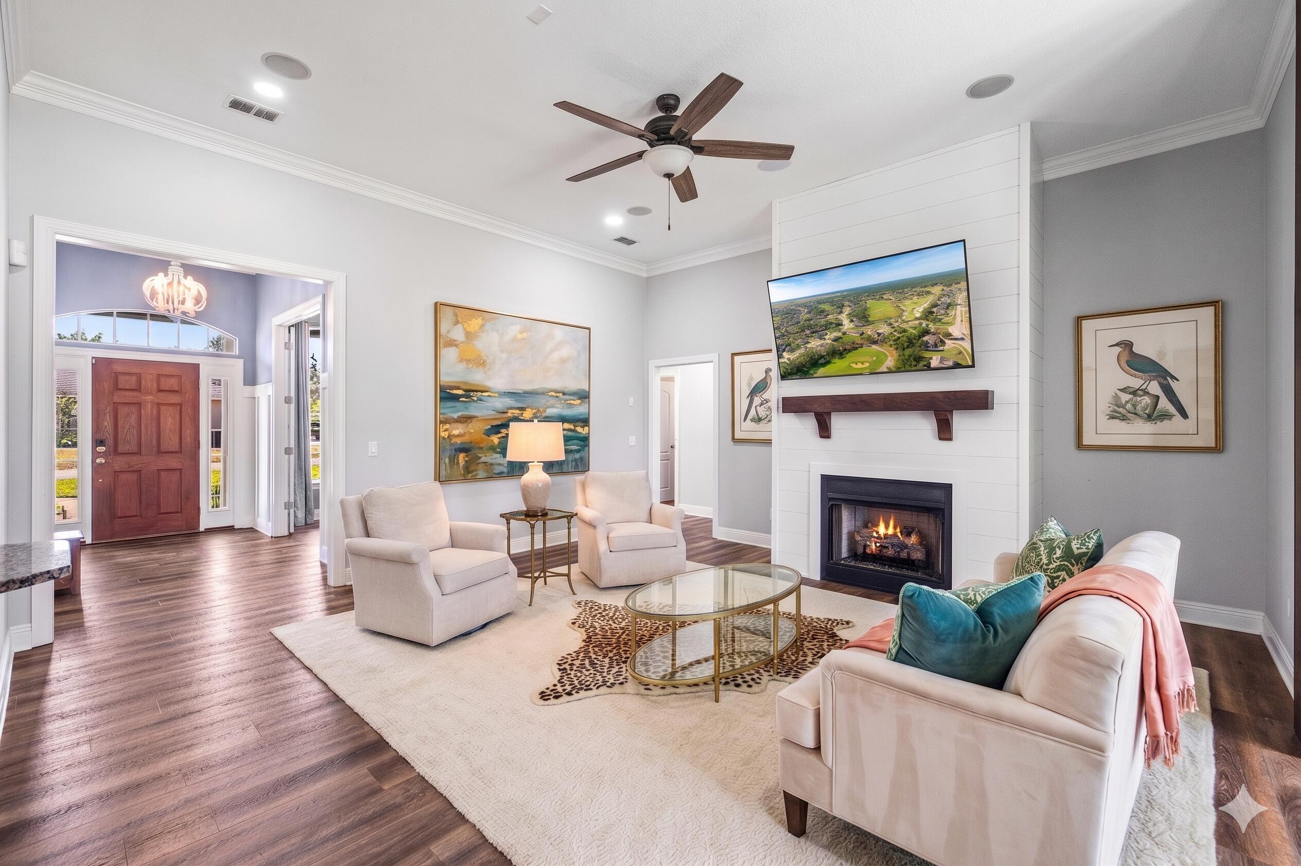 492 E Club House Drive