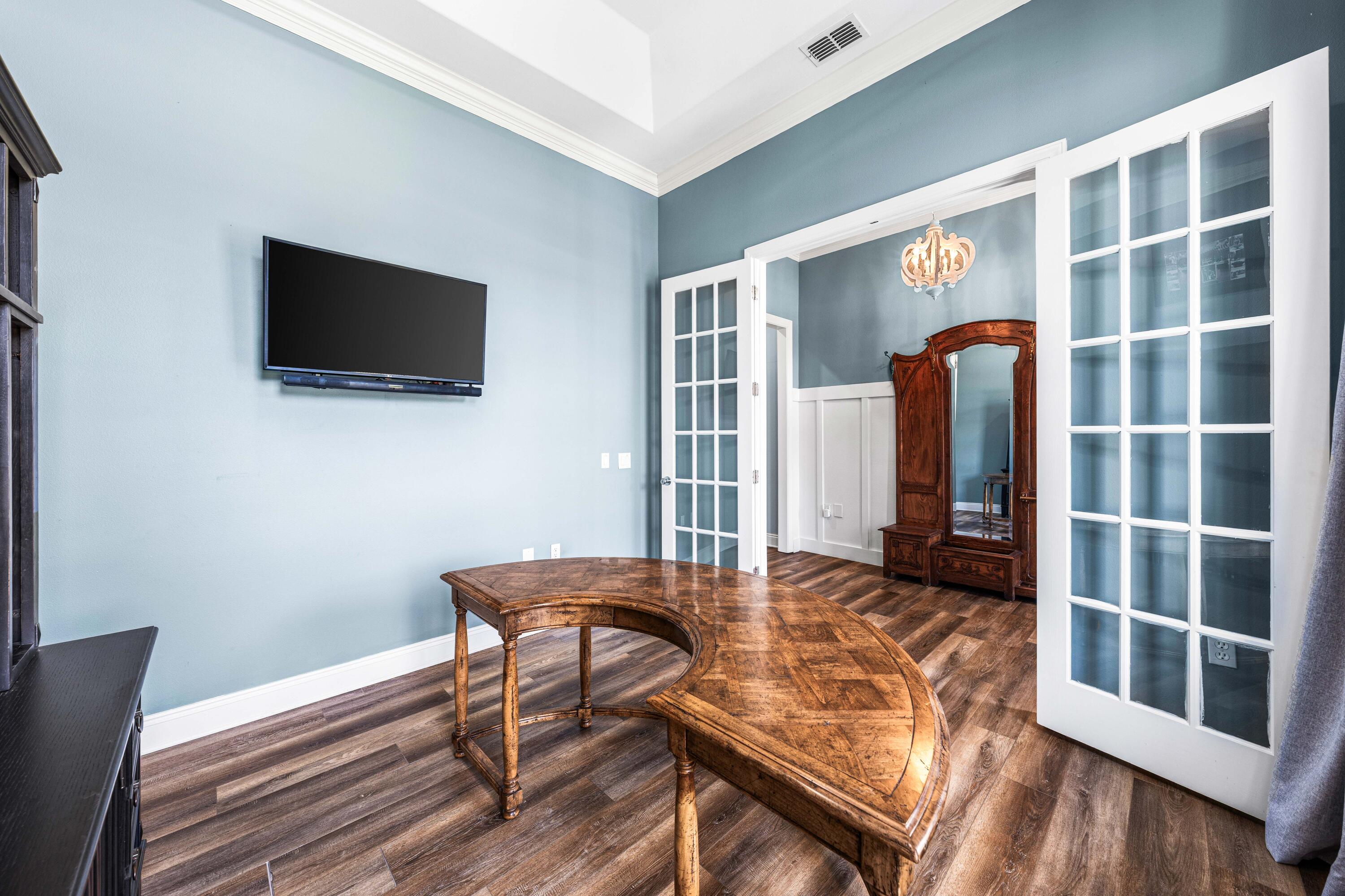 492 E Club House Drive